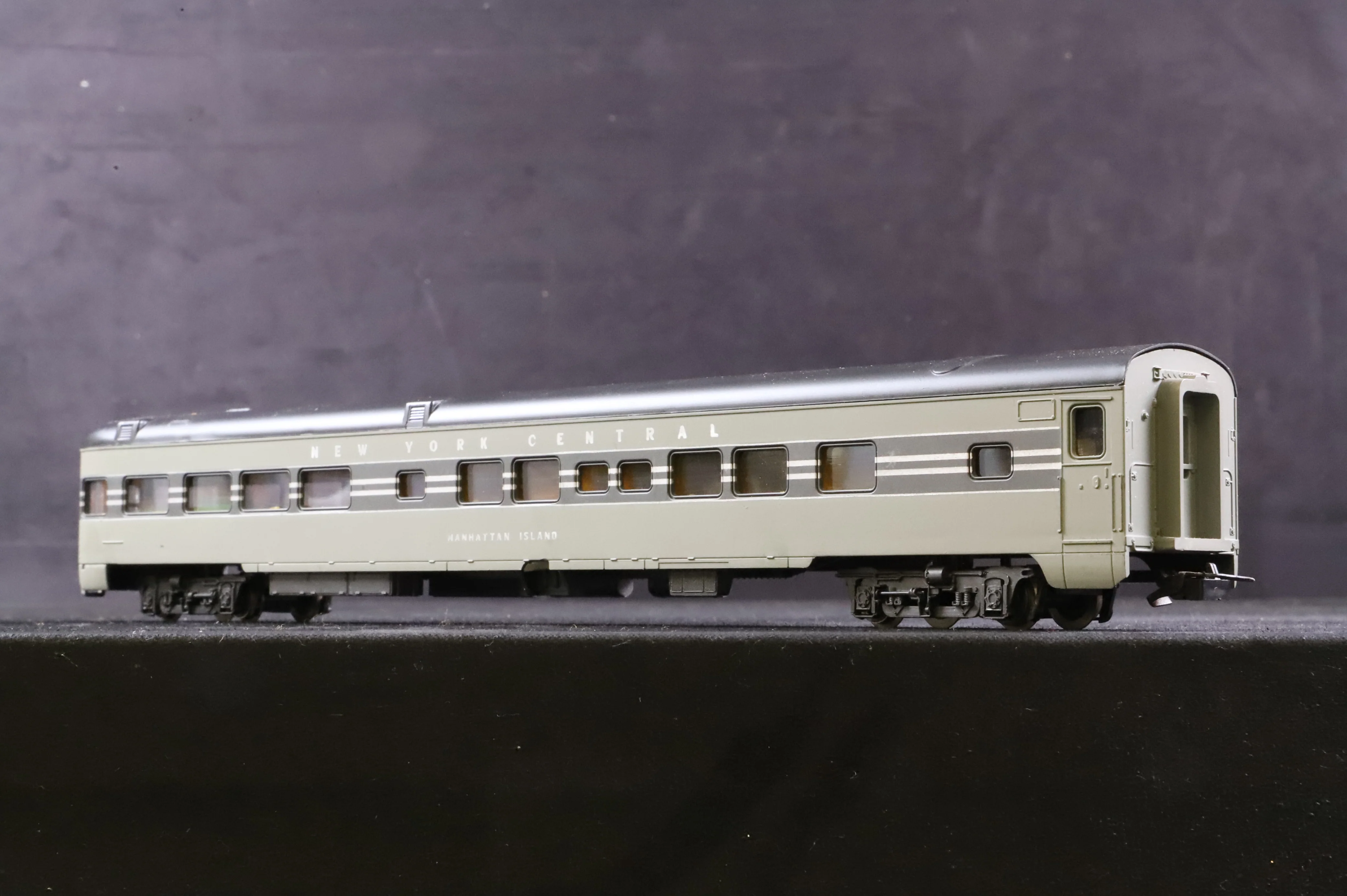 Rivarossi HO Rake Of 4 New York Central Coaches Inc. 2709x2, 2712 & 2707 - Image 3