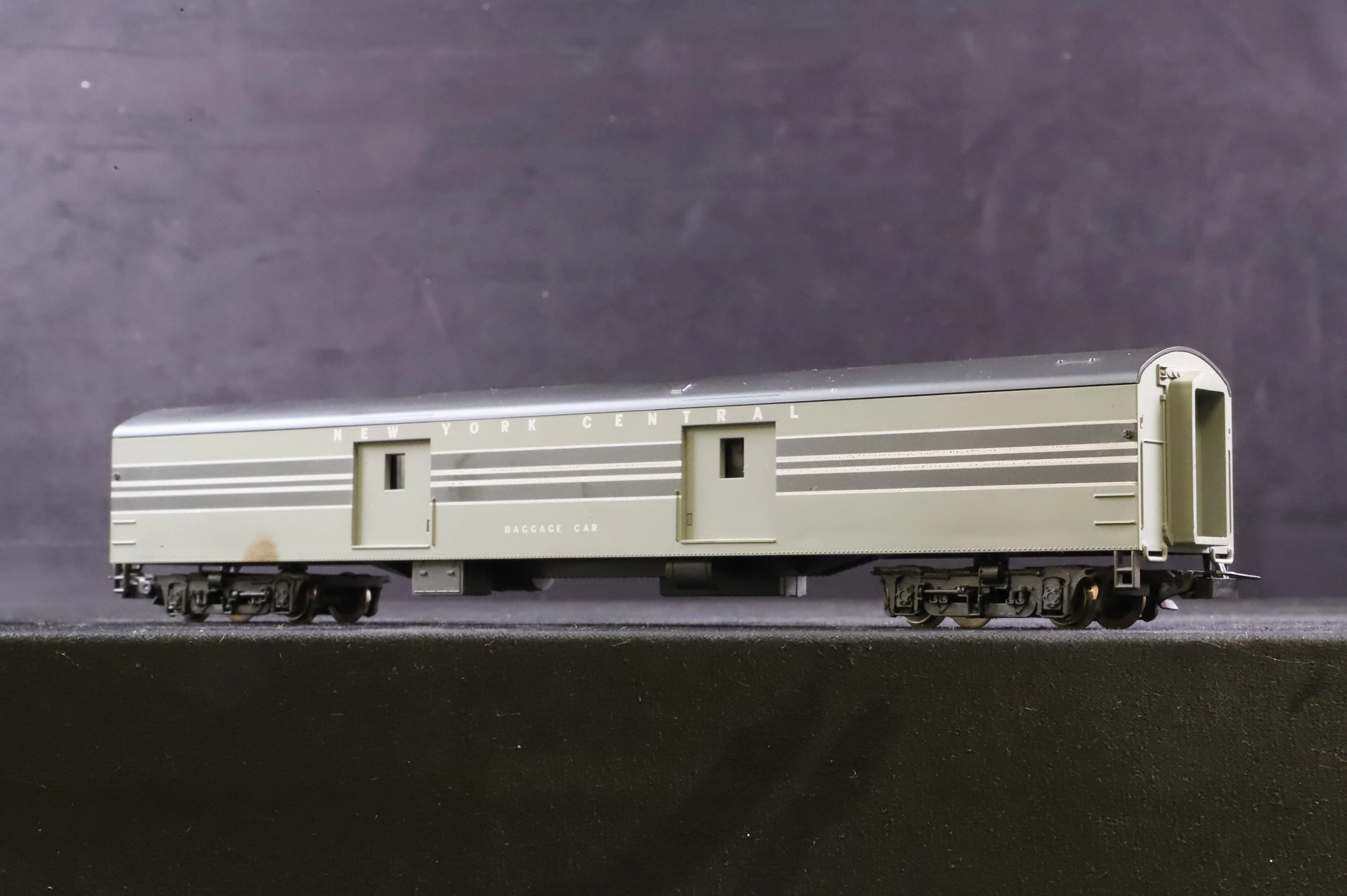 Rivarossi HO Rake Of 4 New York Central Coaches Inc. 2709x2, 2712 & 2707 - Image 5