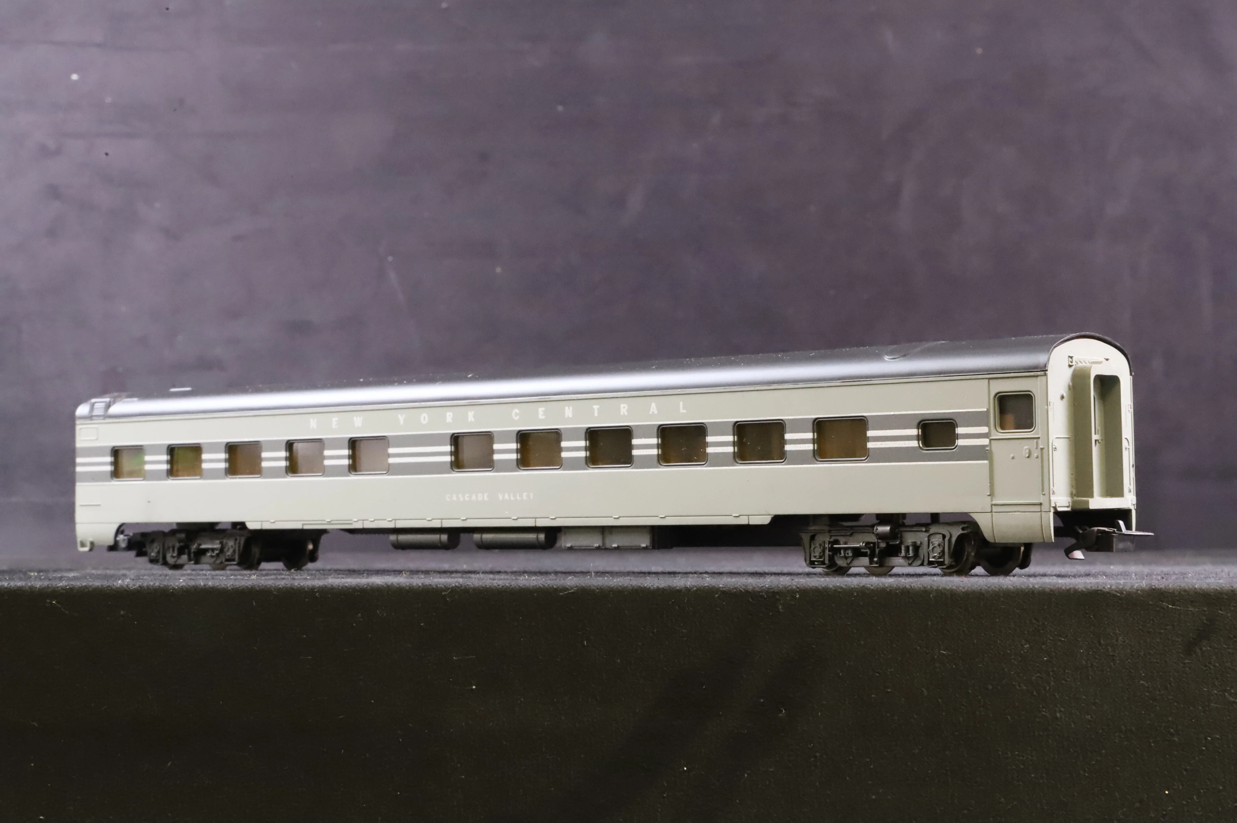 Rivarossi HO Rake Of 4 New York Central Coaches Inc. 2709x2, 2712 & 2707 - Image 8