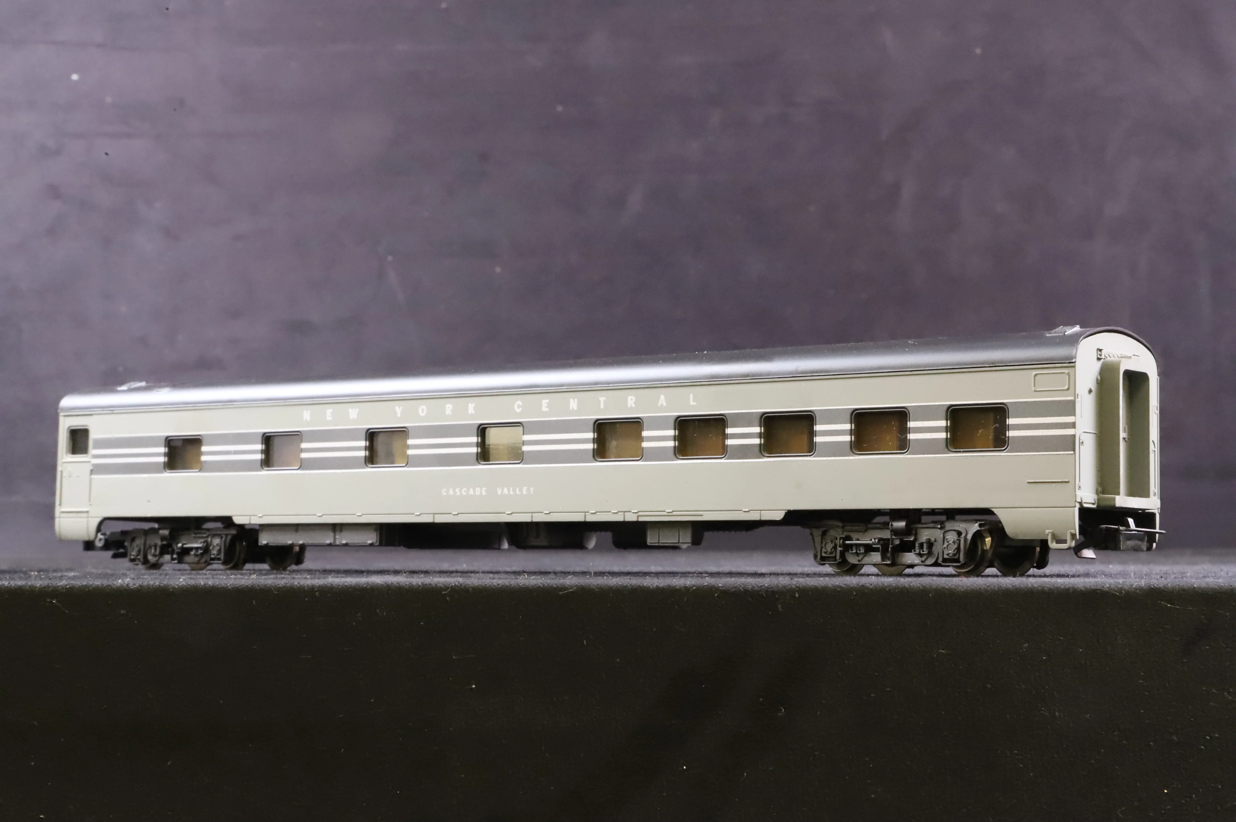 Rivarossi HO Rake Of 4 New York Central Coaches Inc. 2709x2, 2712 & 2707 - Image 9