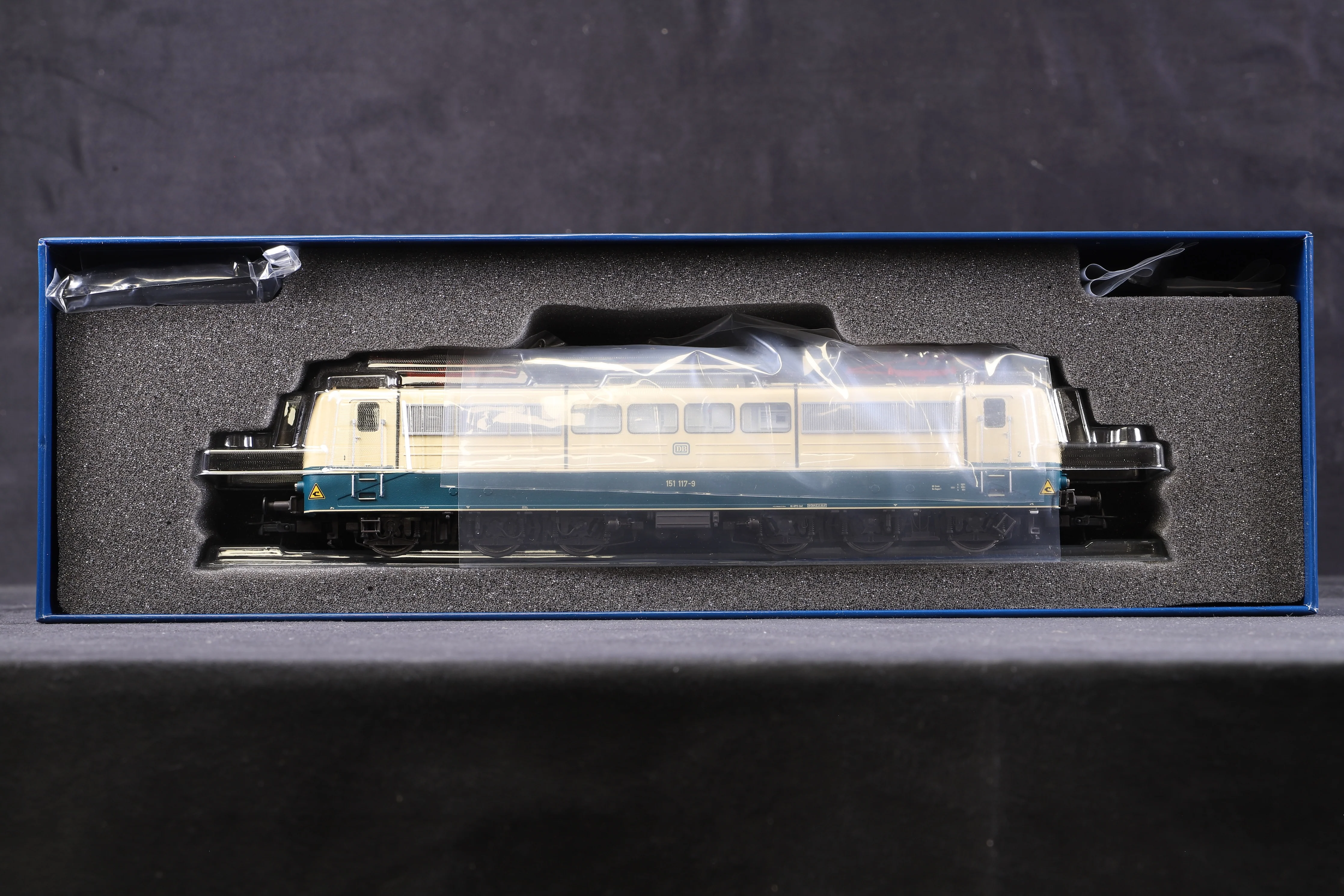 Roco HO 70408 2-Piece Set Electric locomotives 151 094-0 & 151 117-9 DB, DCC Sound - Image 2