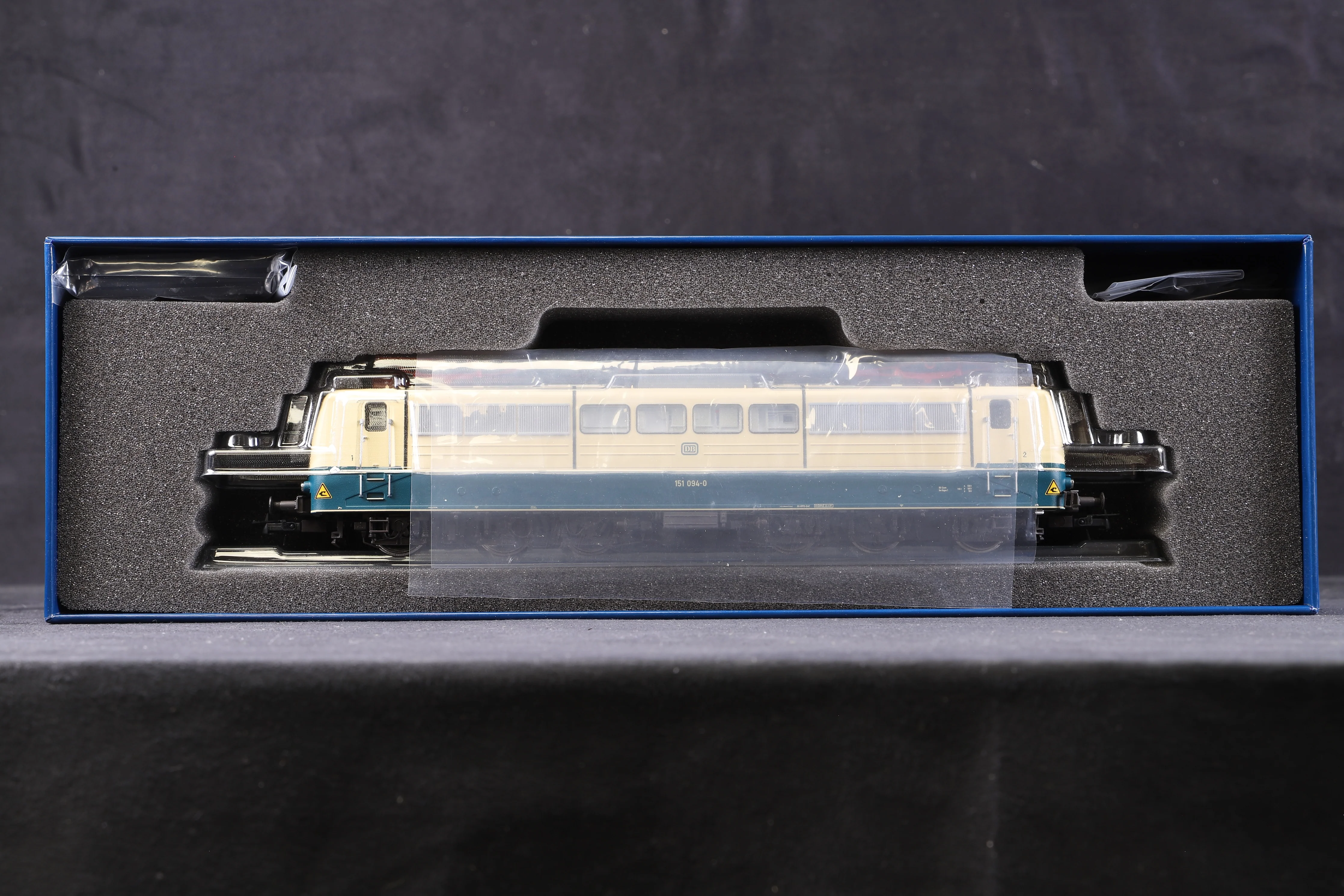 Roco HO 70408 2-Piece Set Electric locomotives 151 094-0 & 151 117-9 DB, DCC Sound - Image 3
