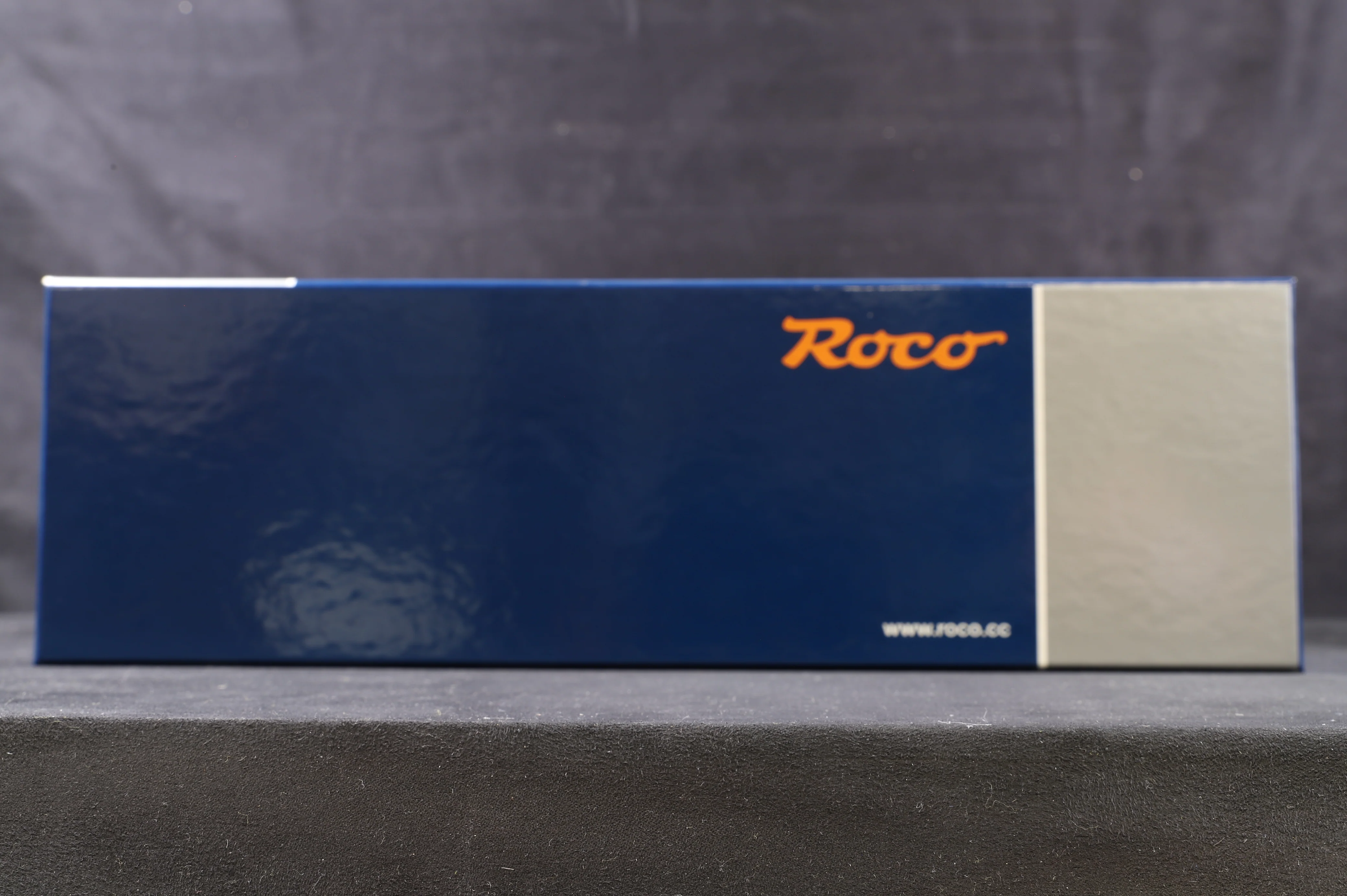 Roco HO 7510002 Electric Locomotive Re 4/4 11108, DCC Sound - Image 2