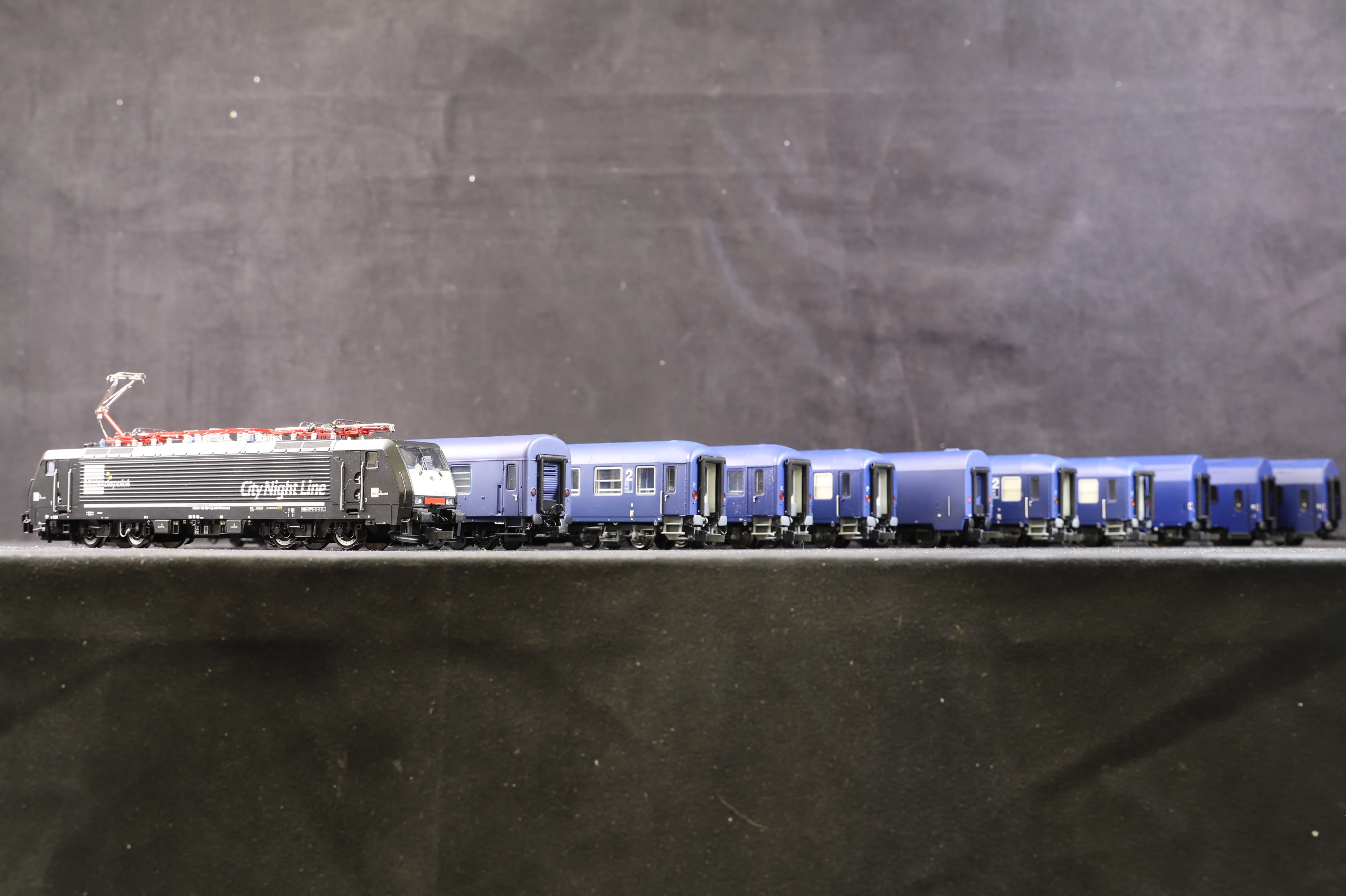 Roco/LS Models HO CityNightLine Sleeper Train