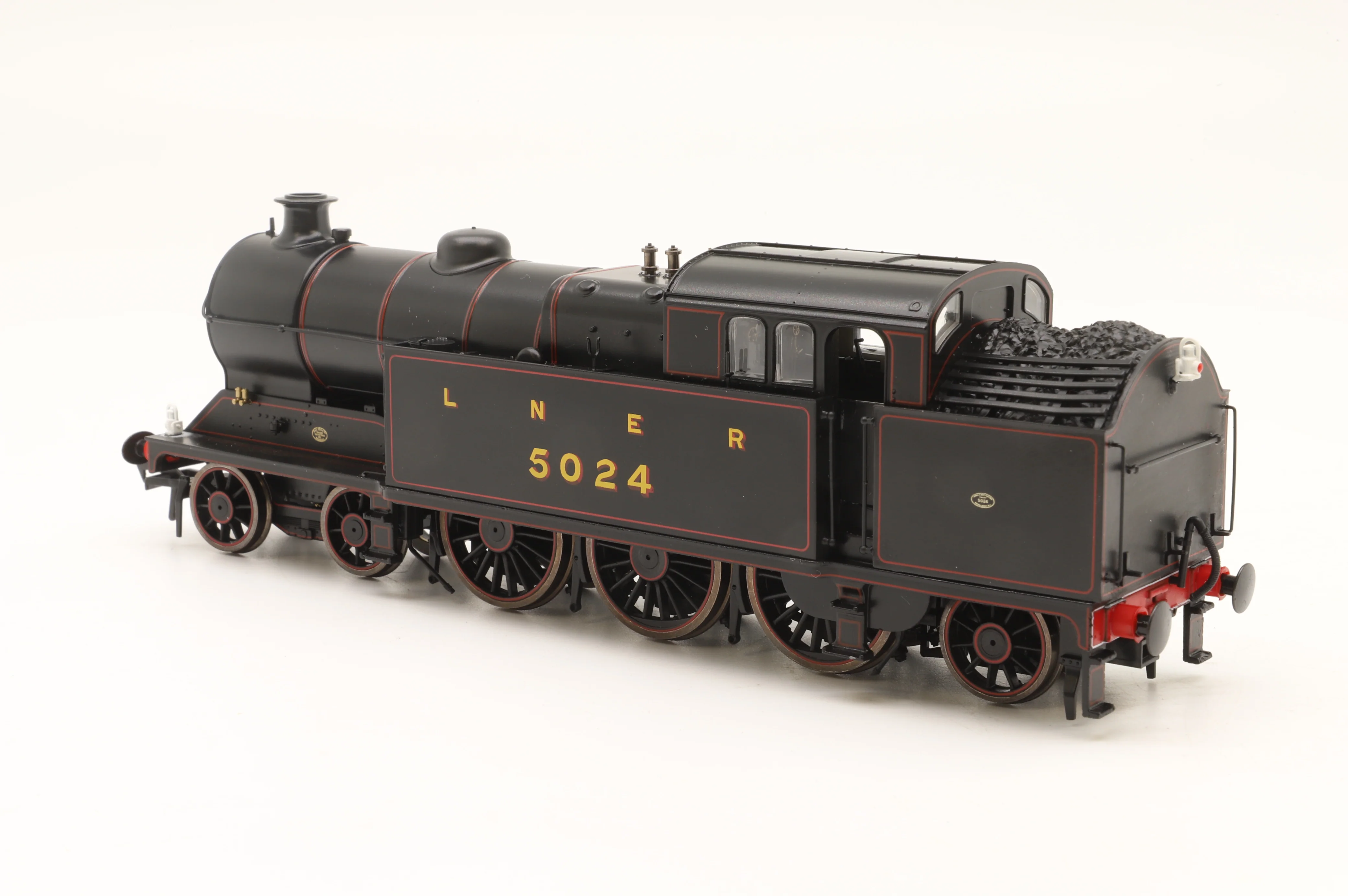 Sonic Models OO S4101-05 LNER A5 Black with Red Lining '5024' - Image 4