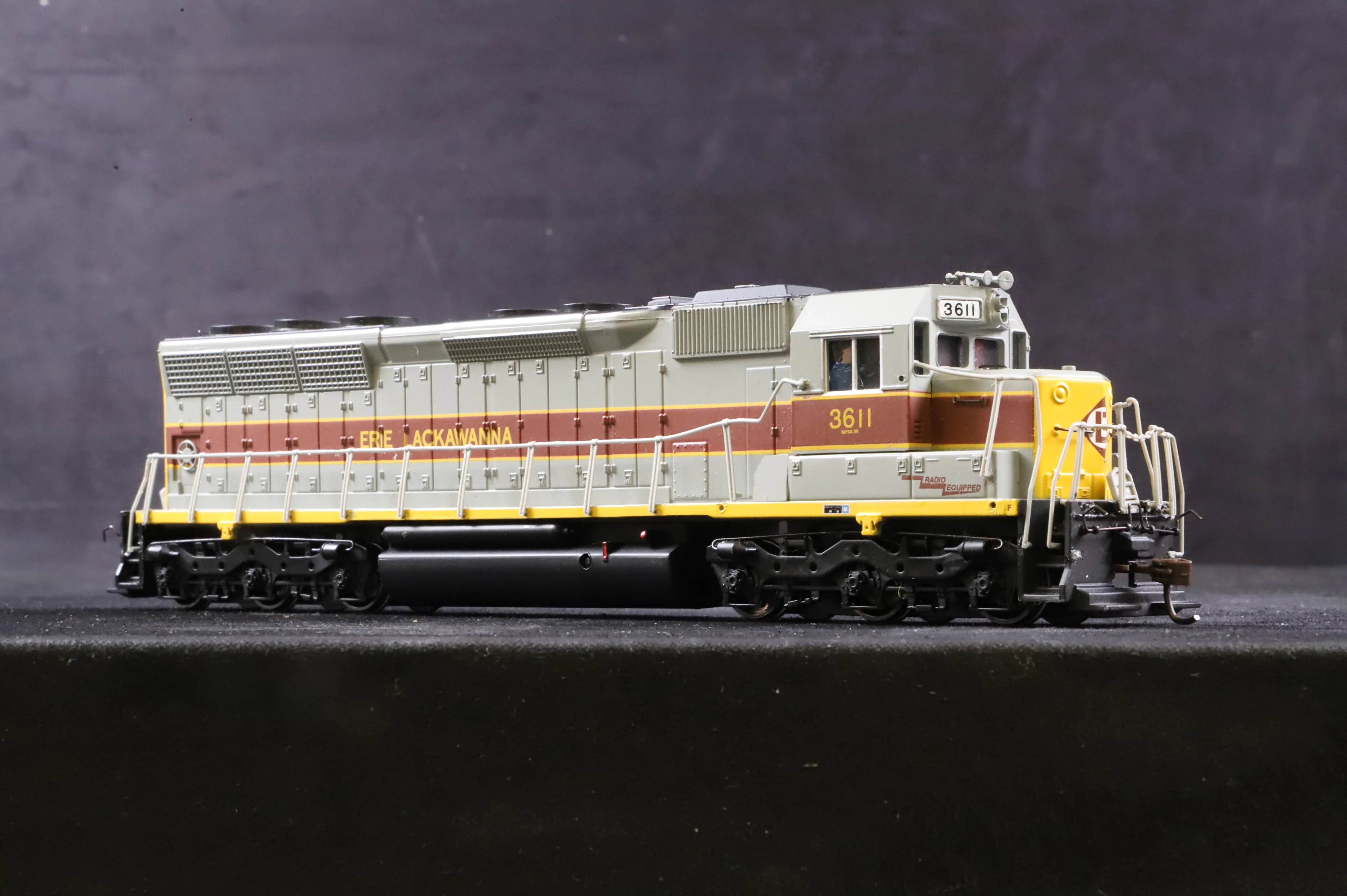 Spectrum/Bachmann HO 11622 EMD SD45 No.3611 in Erie Lackawanna Livery