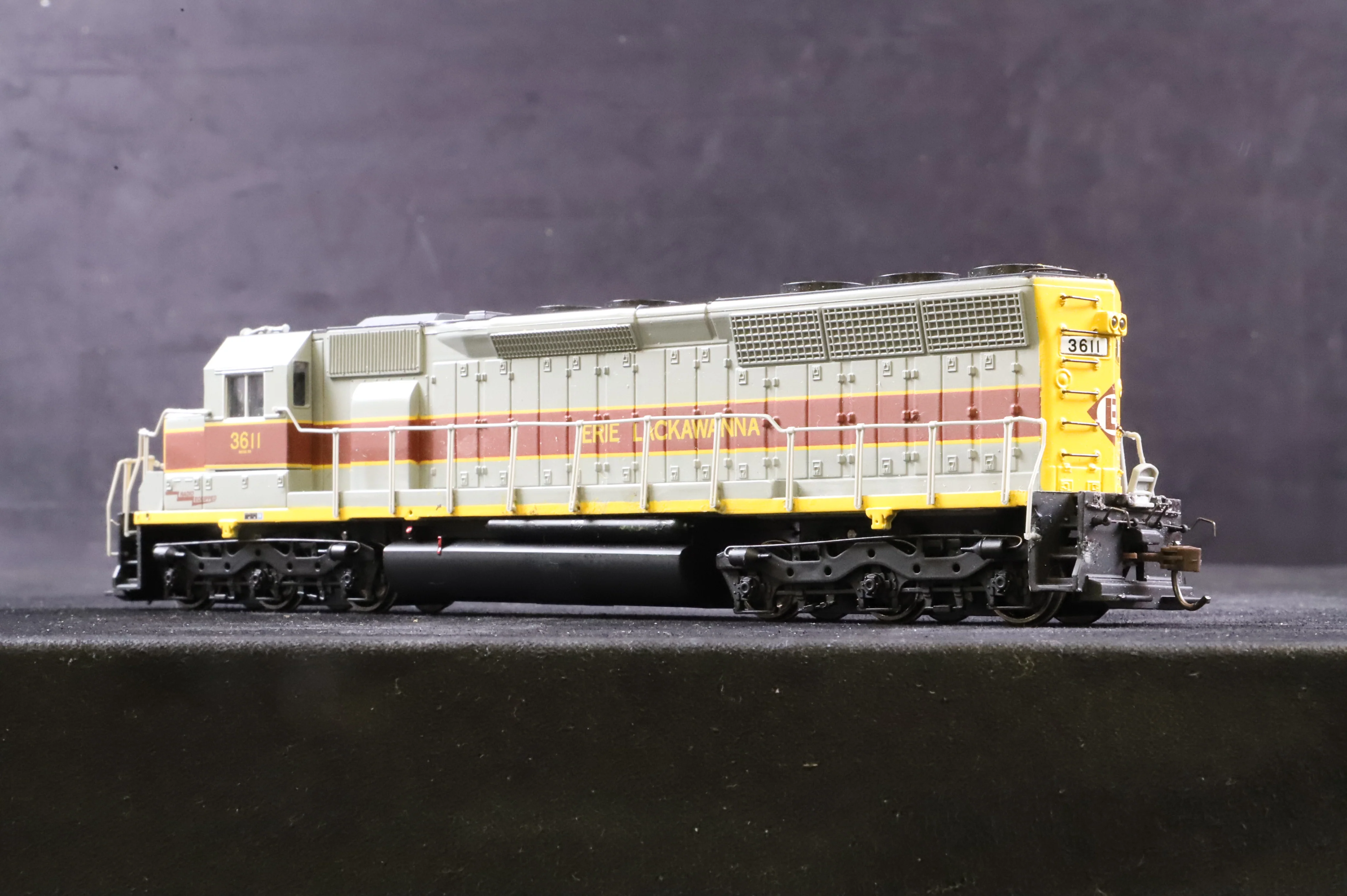 Spectrum/Bachmann HO 11622 EMD SD45 No.3611 in Erie Lackawanna Livery - Image 5