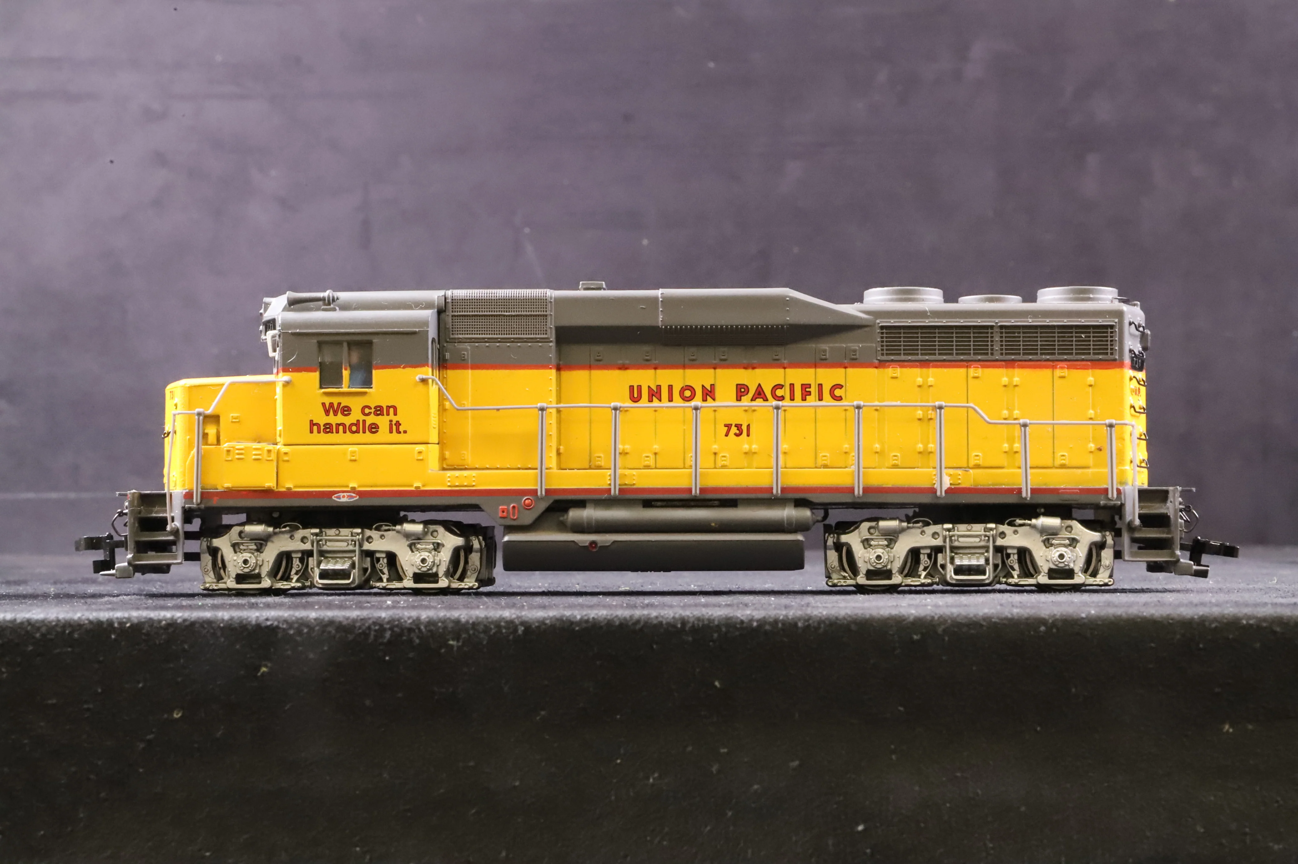 Spectrum HO 82010 GP 30 '731' Diesel Union Pacific - Image 3
