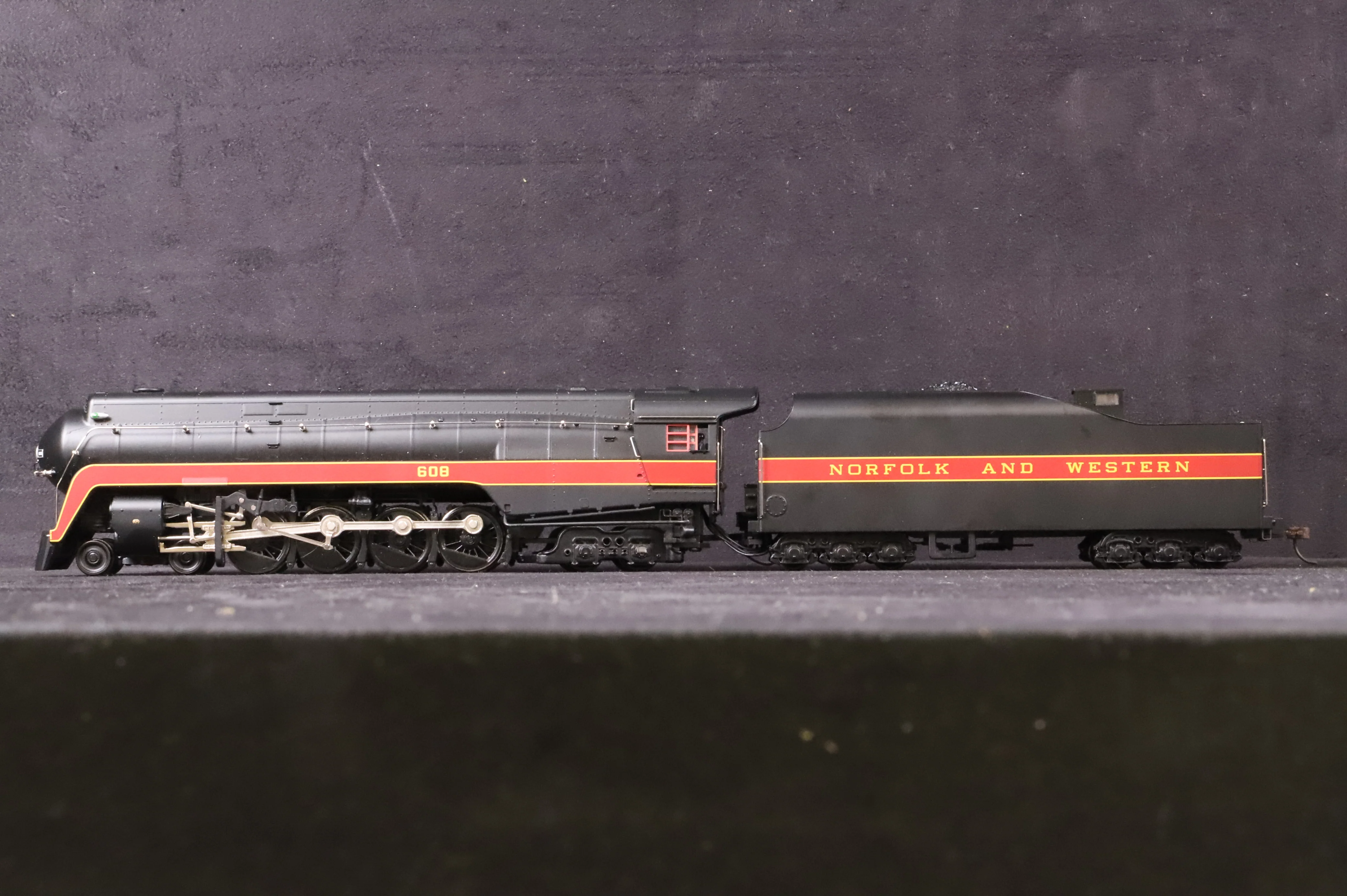 Spectrum HO 82105 '608' Norfolk & Western Class J Freight w/Dog House - Image 3