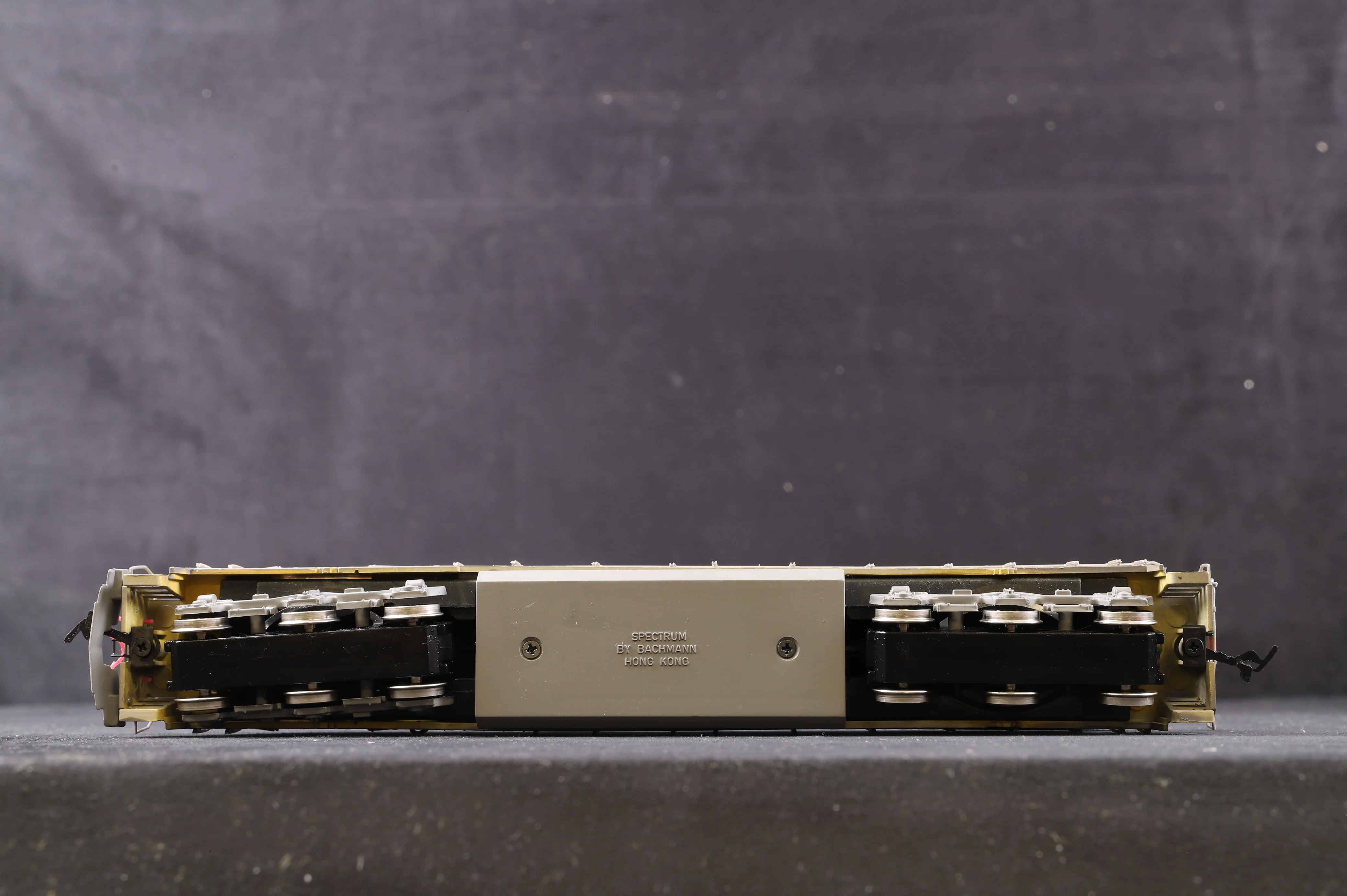 Spectrum HO 85004 Dash 8 40c Union Pacific '9217' - Image 7