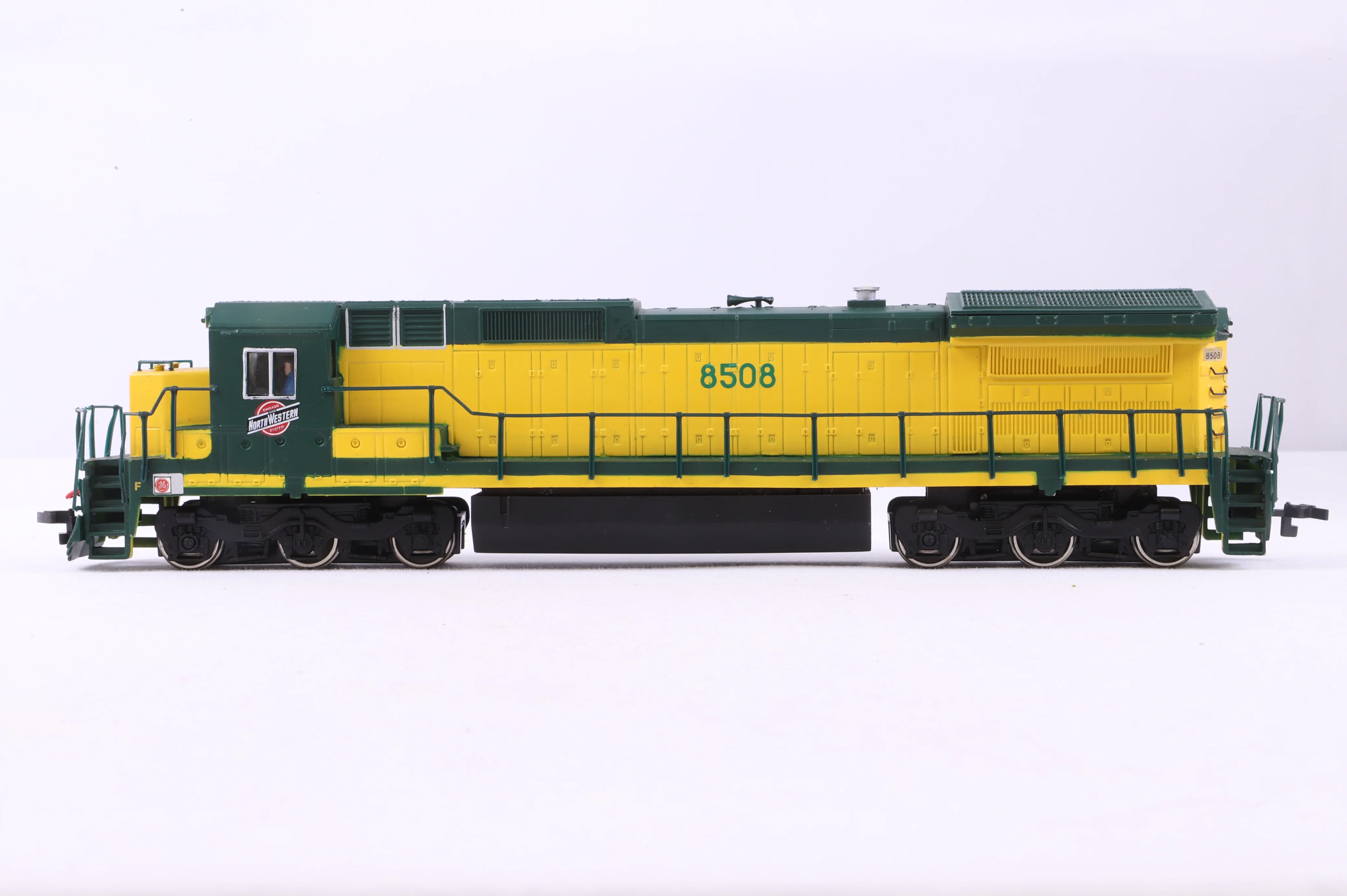 Spectrum HO 85015 GE Dash 8-40C Diesel '8508' Chicago & Northwestern - Image 2