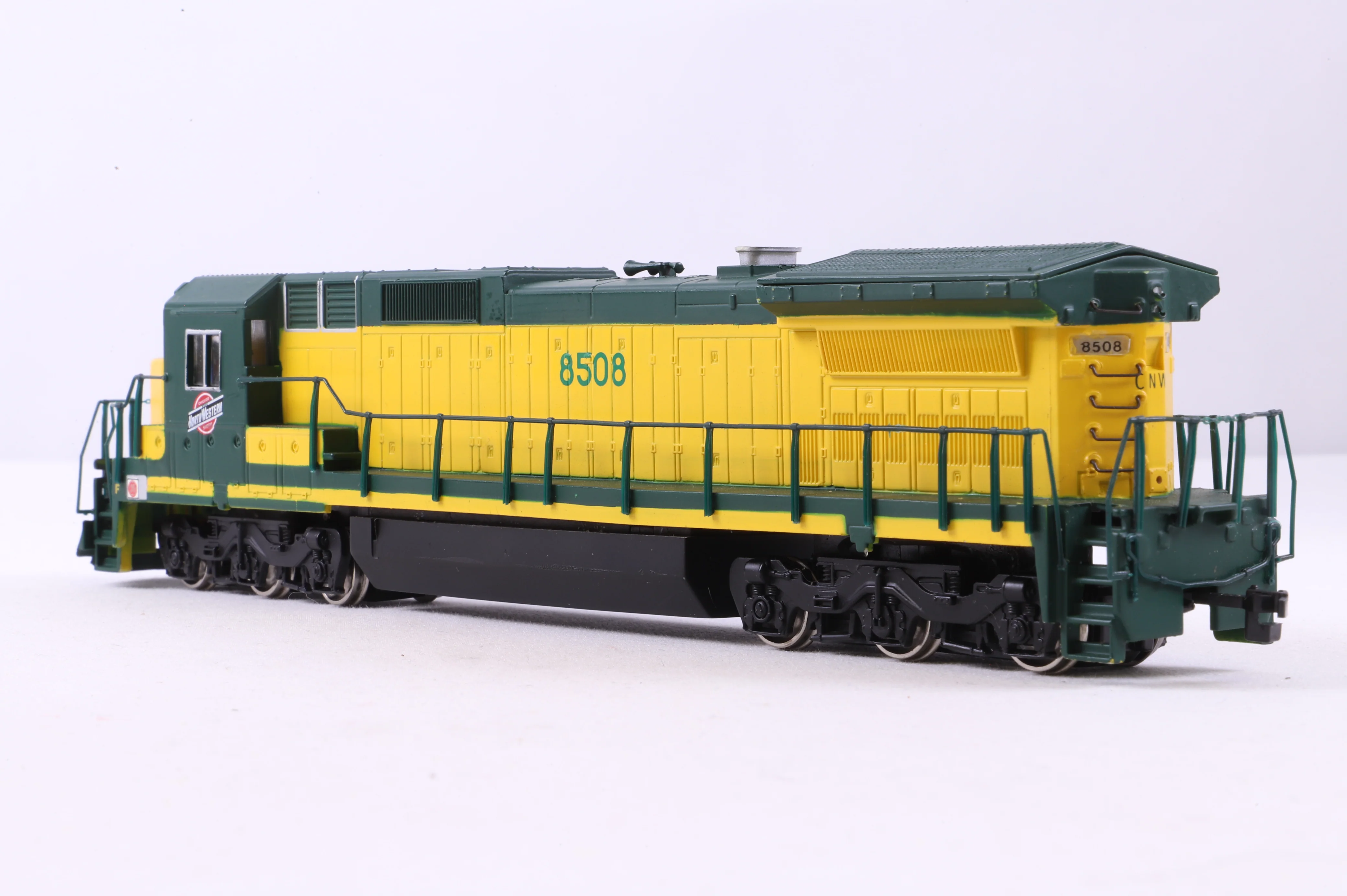 Spectrum HO 85015 GE Dash 8-40C Diesel '8508' Chicago & Northwestern - Image 3