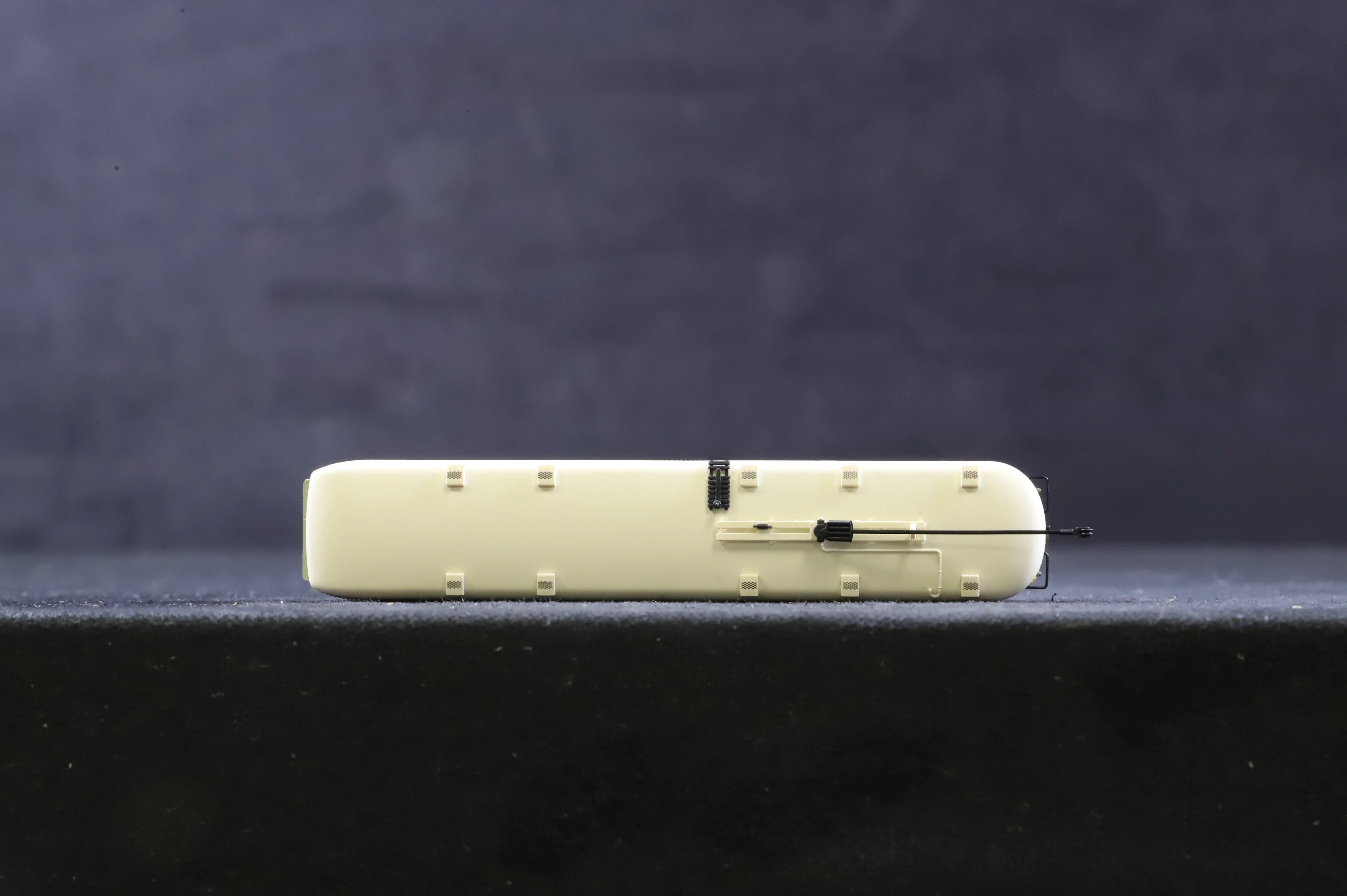 Spectrum N Gauge 84655 Peter Witt Street Car No.2602 in Los Angeles Railway Livery - Image 3