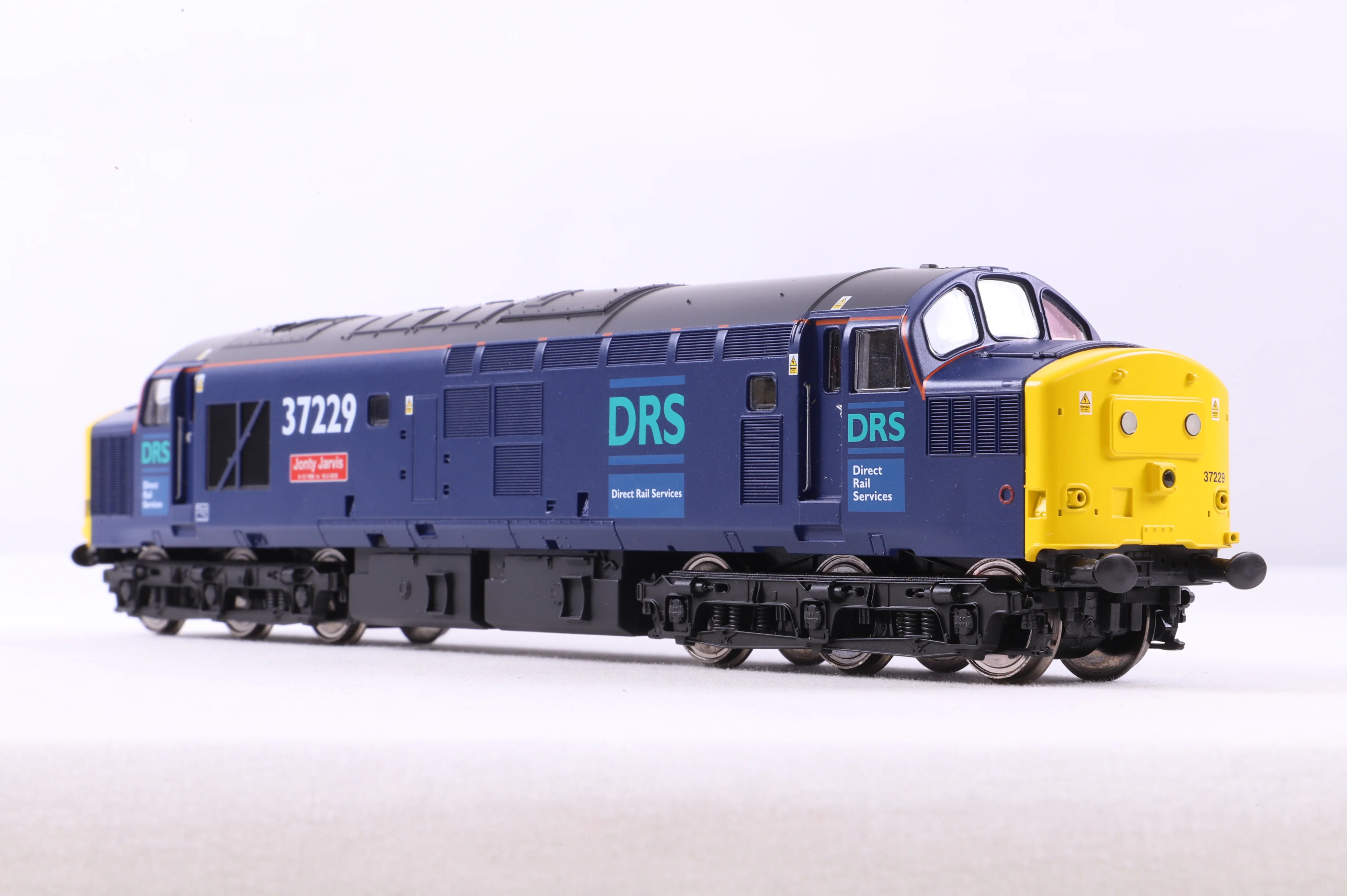 ViTrains OO V2028 Class 37 '37229' Diesel Locomotive DRS - Image 2