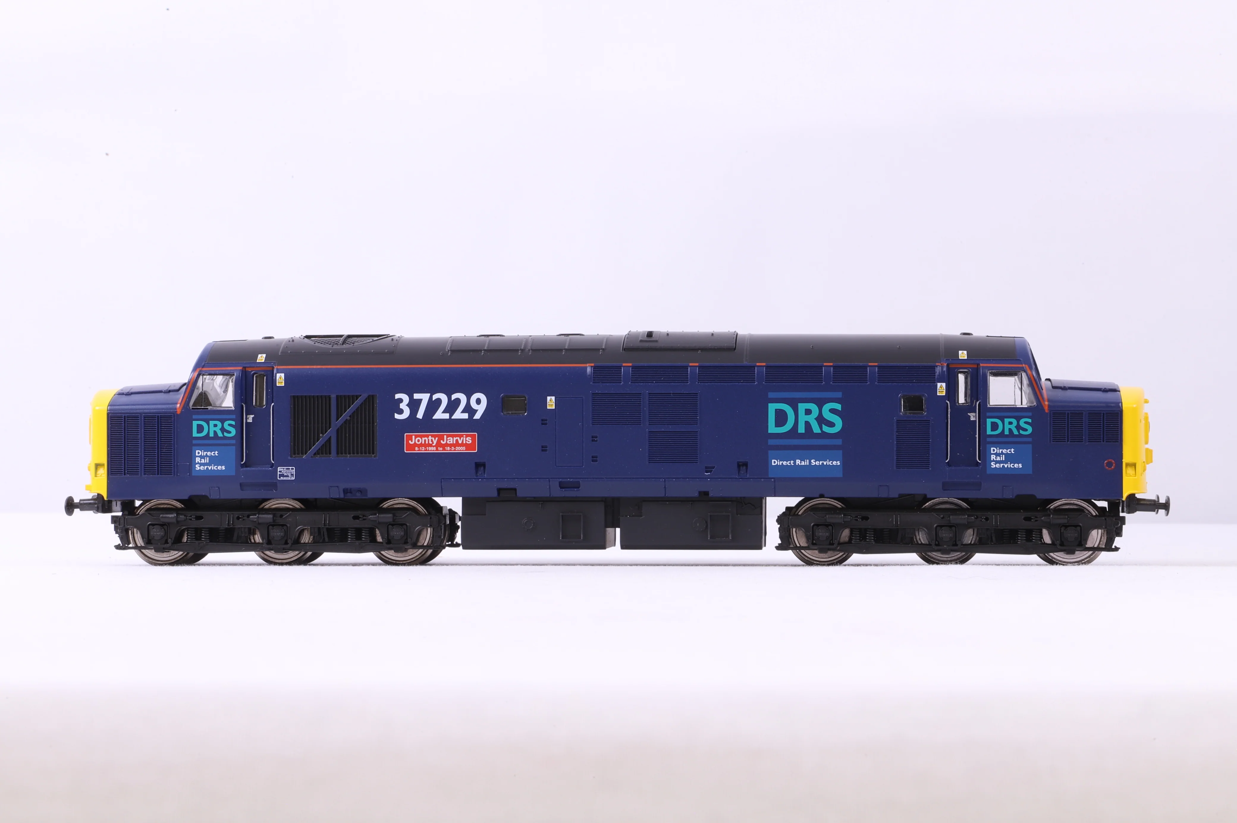 ViTrains OO V2028 Class 37 '37229' Diesel Locomotive DRS - Image 3