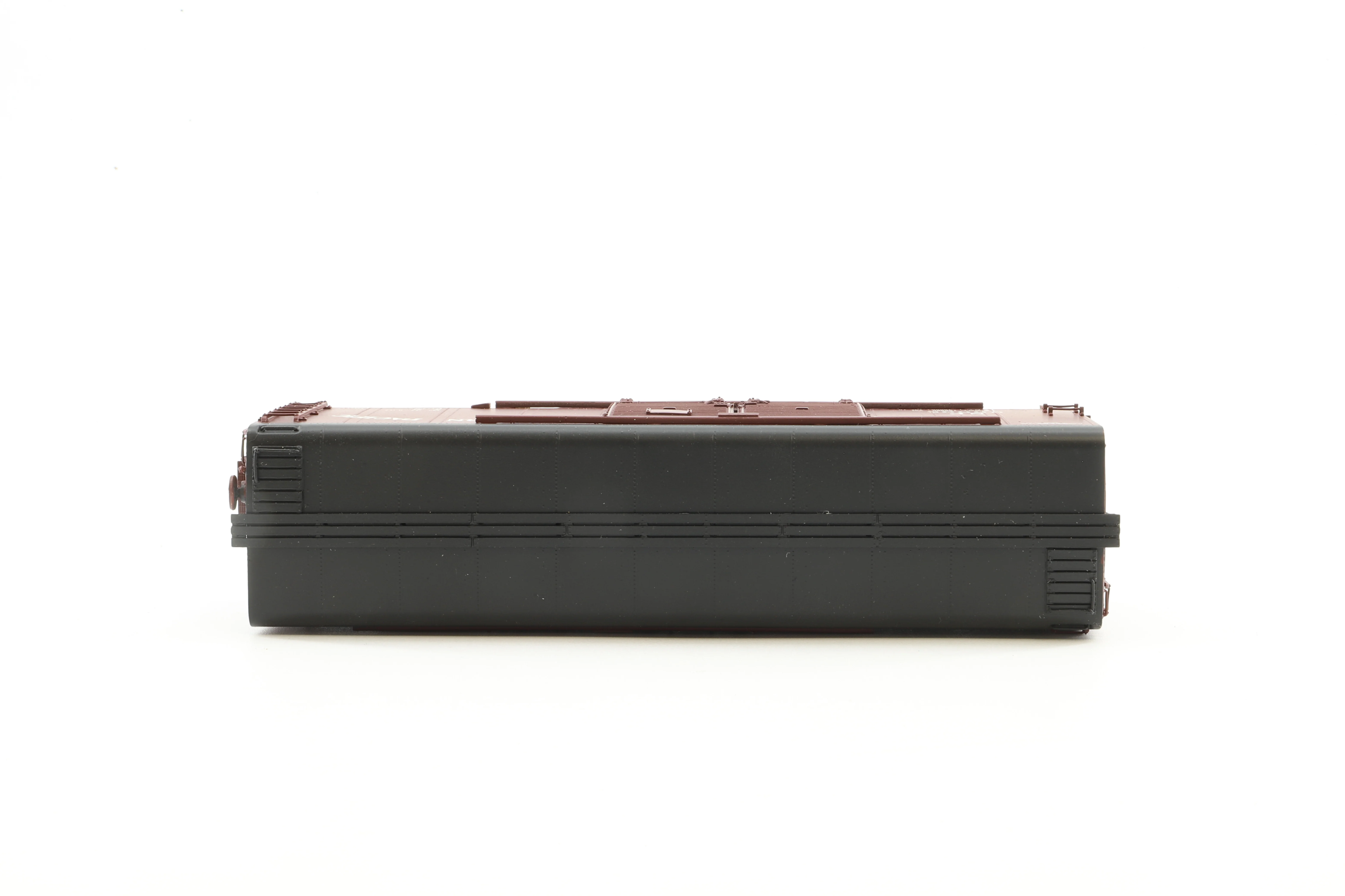 W&R Enterprises HO Brass 40' Round Roof Automobile Car No. 39095  in Northern Pacific Brown - Image 3
