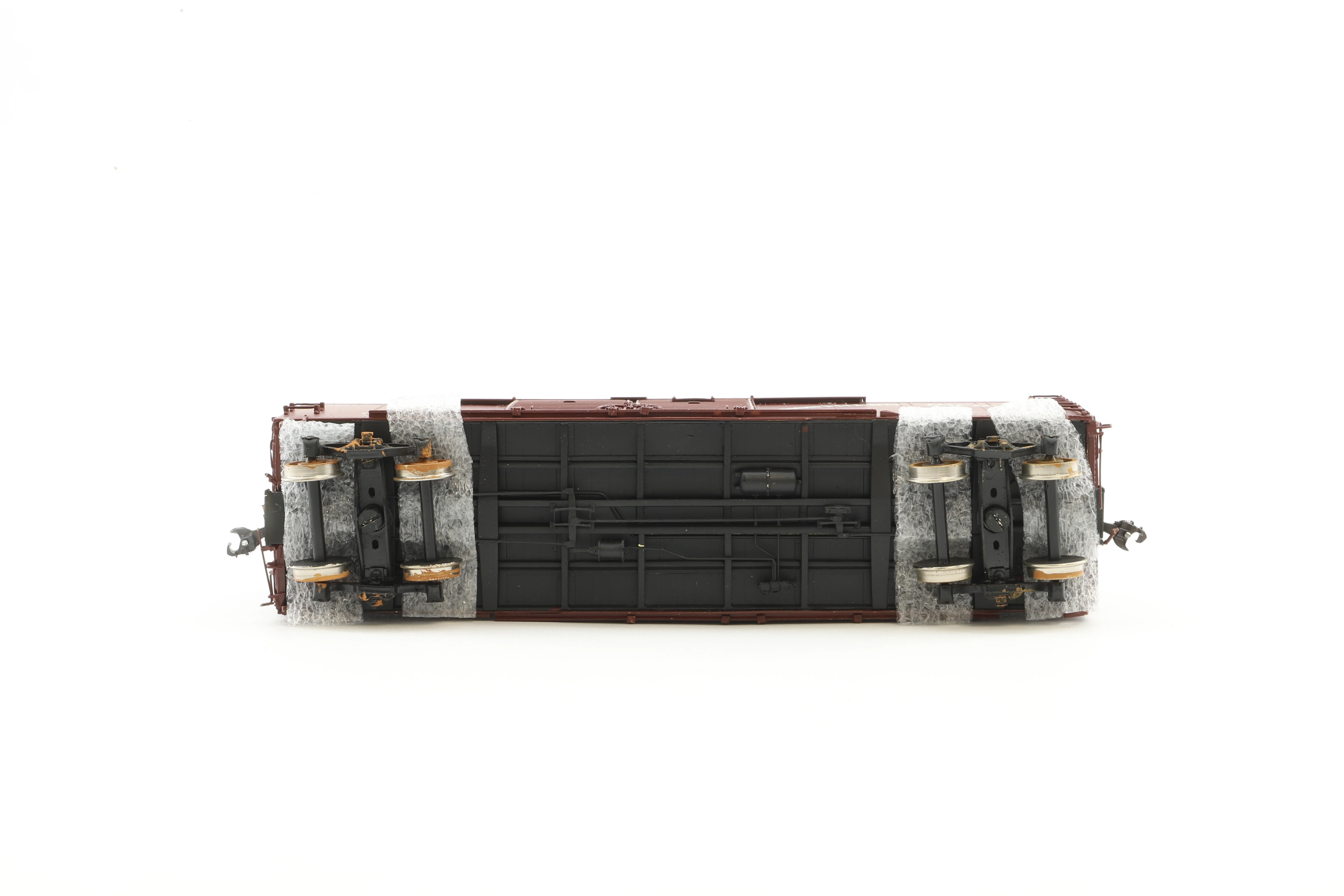 W&R Enterprises HO Brass 40' Round Roof Automobile Car No. 39095  in Northern Pacific Brown - Image 4