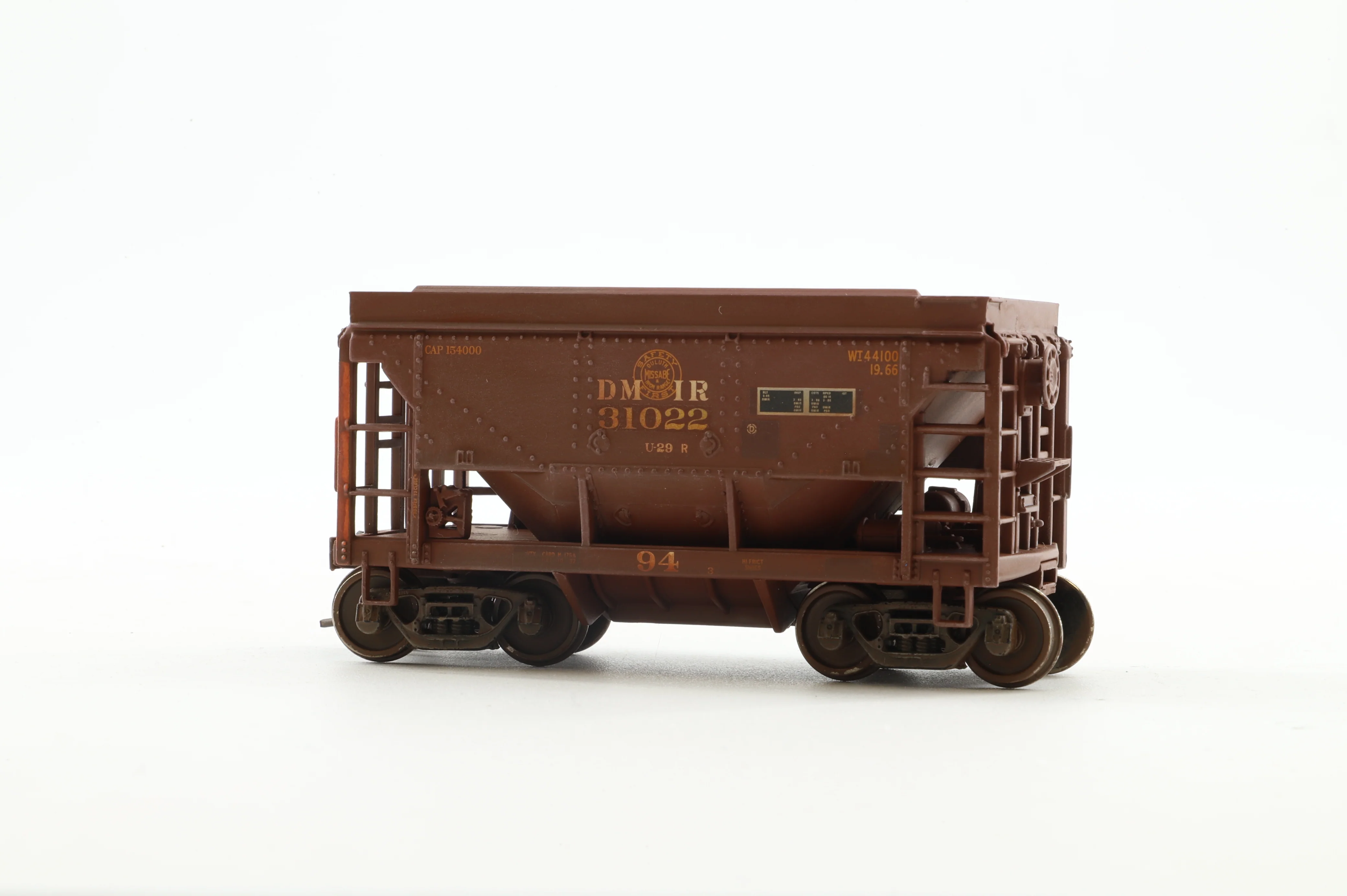 Walthers HO 910-58058 4-Pack of 24' MN Taconite Ore Cars in DMIR Livery - Pro-Weathered & Renumbered - Image 2