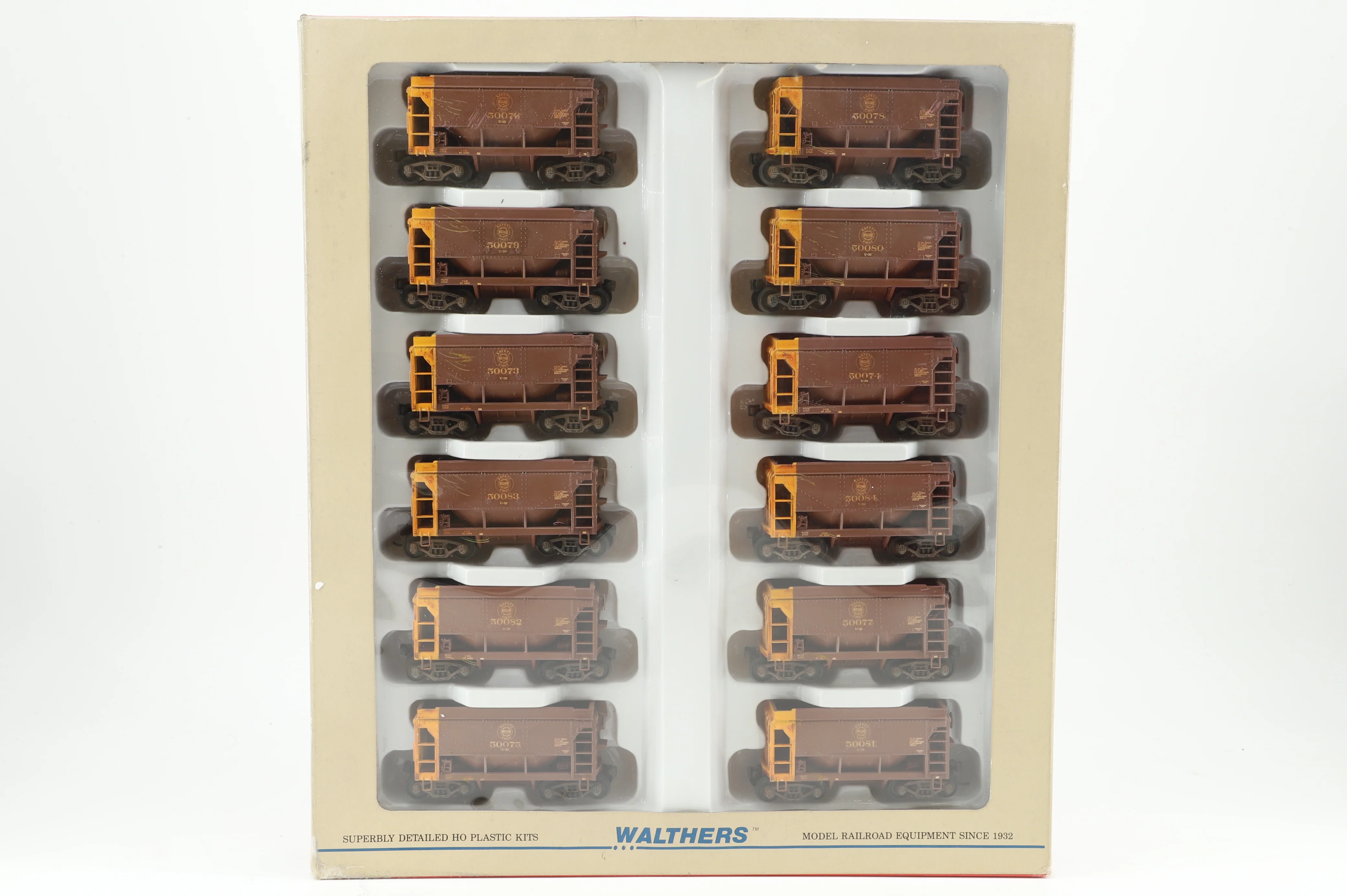 Walthers HO 932-4555 12-Pack of Taconite Ore Cars in DMIR Brown/Yellow - Pro-Customised/Weathered - Image 3