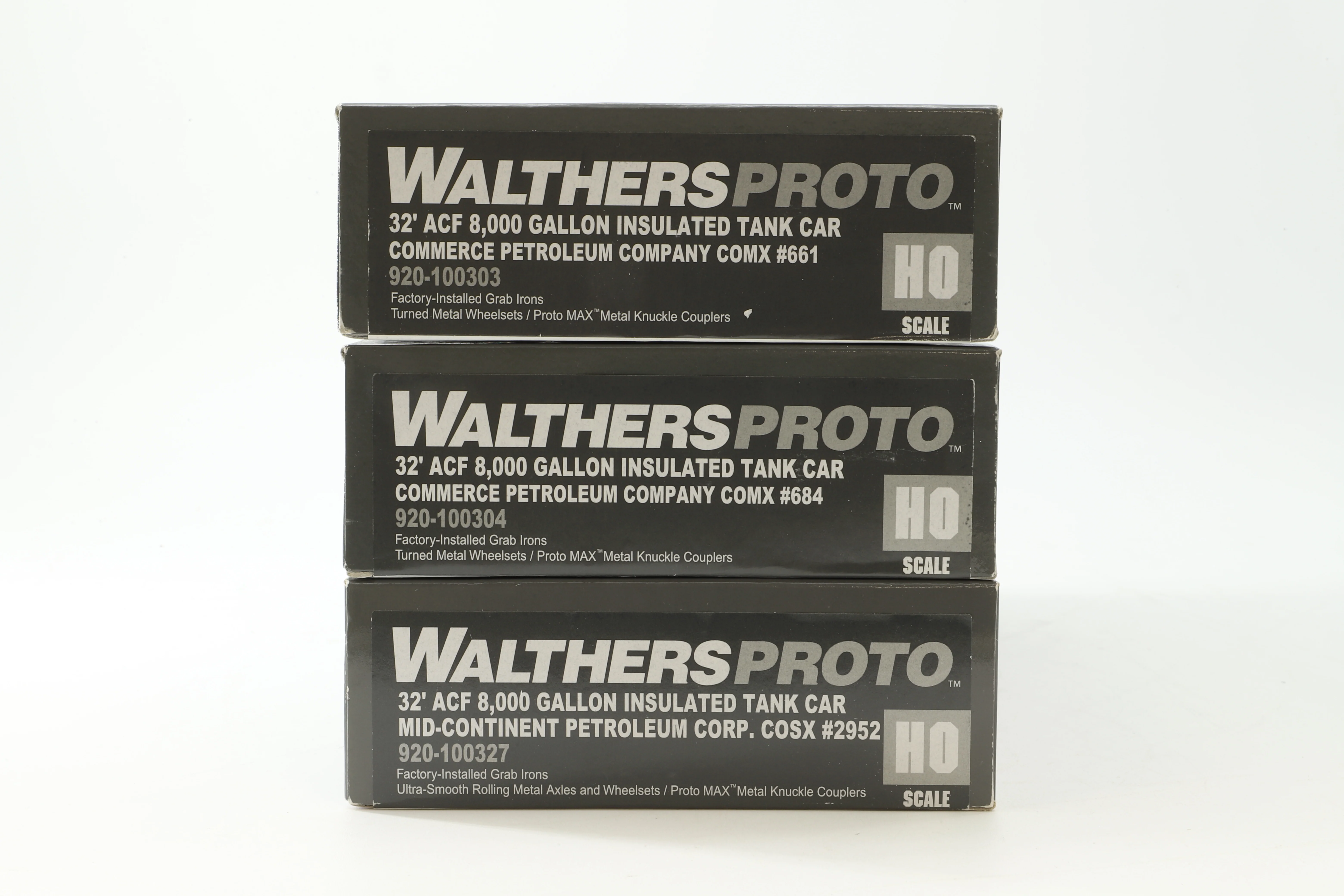 Walthers Proto Rake of 3 32' ACF 8,000 Gallon Insulated Tank Car in Assorted Petroleum Co. Liveries - Image 2