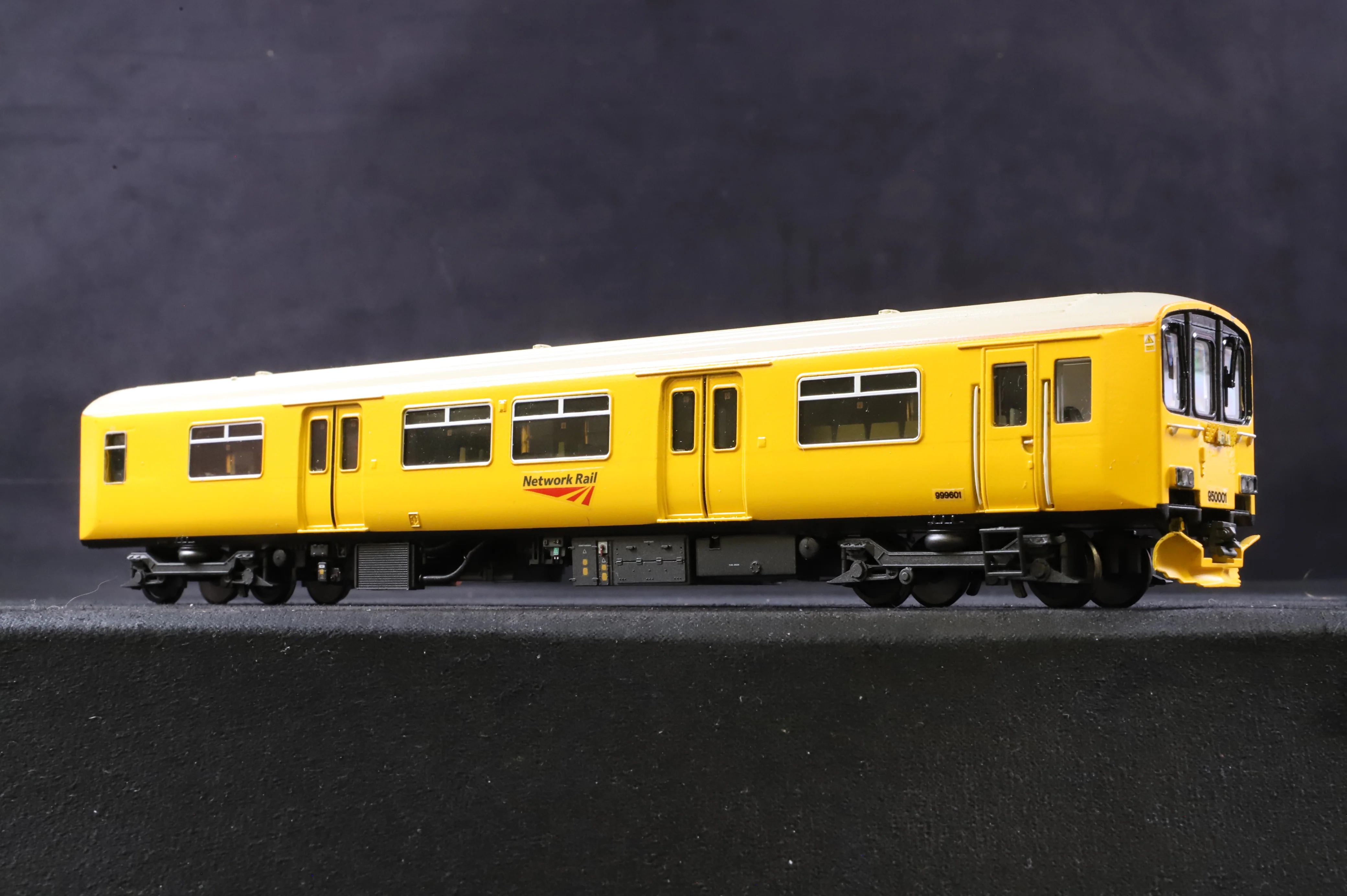 WORKSHOP Bachmann OO Class 950 2-Car DMU 950001 in Network Rail Yellow - Image 7