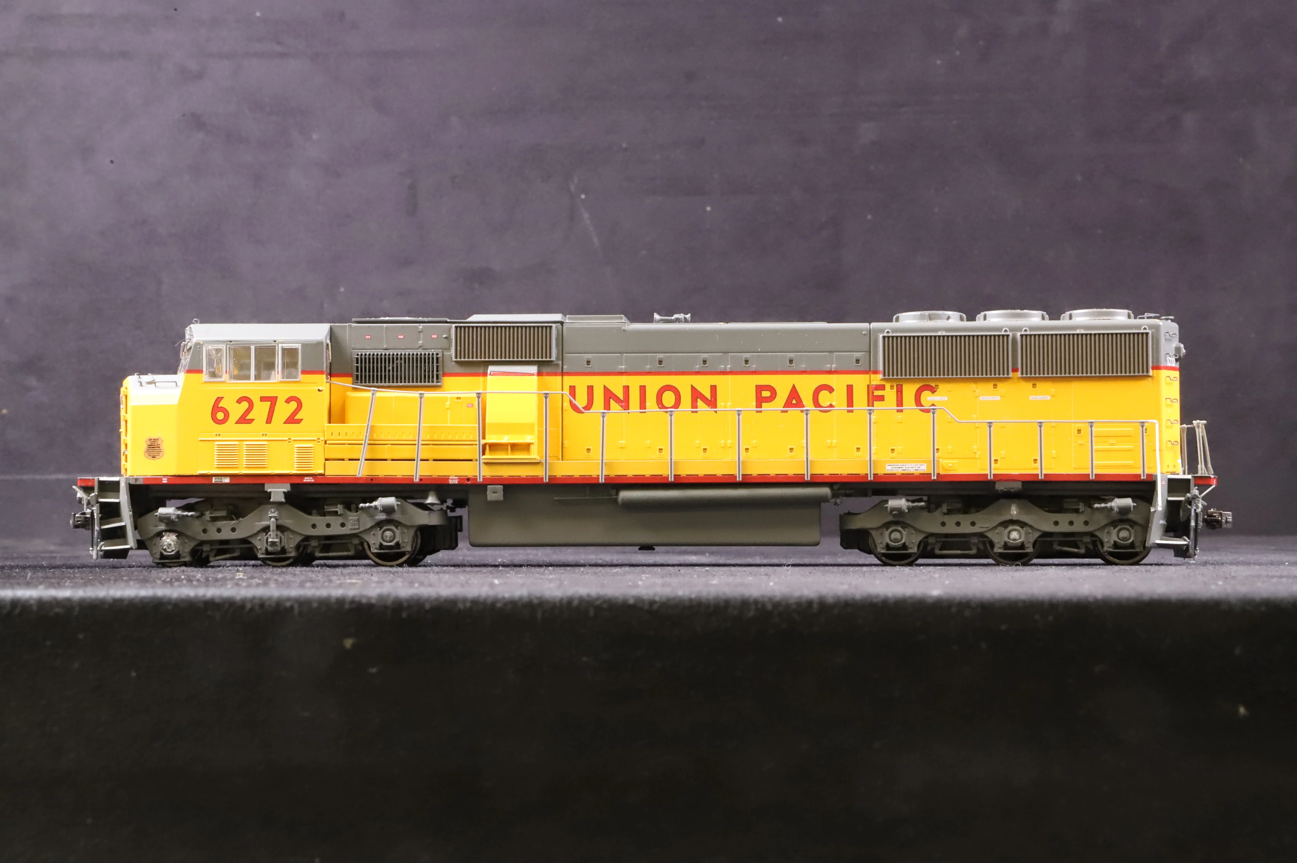 WORKSHOP HO G98024 SD60M No.6272 in Union Pacific Livery - DCC Sound - Image 2