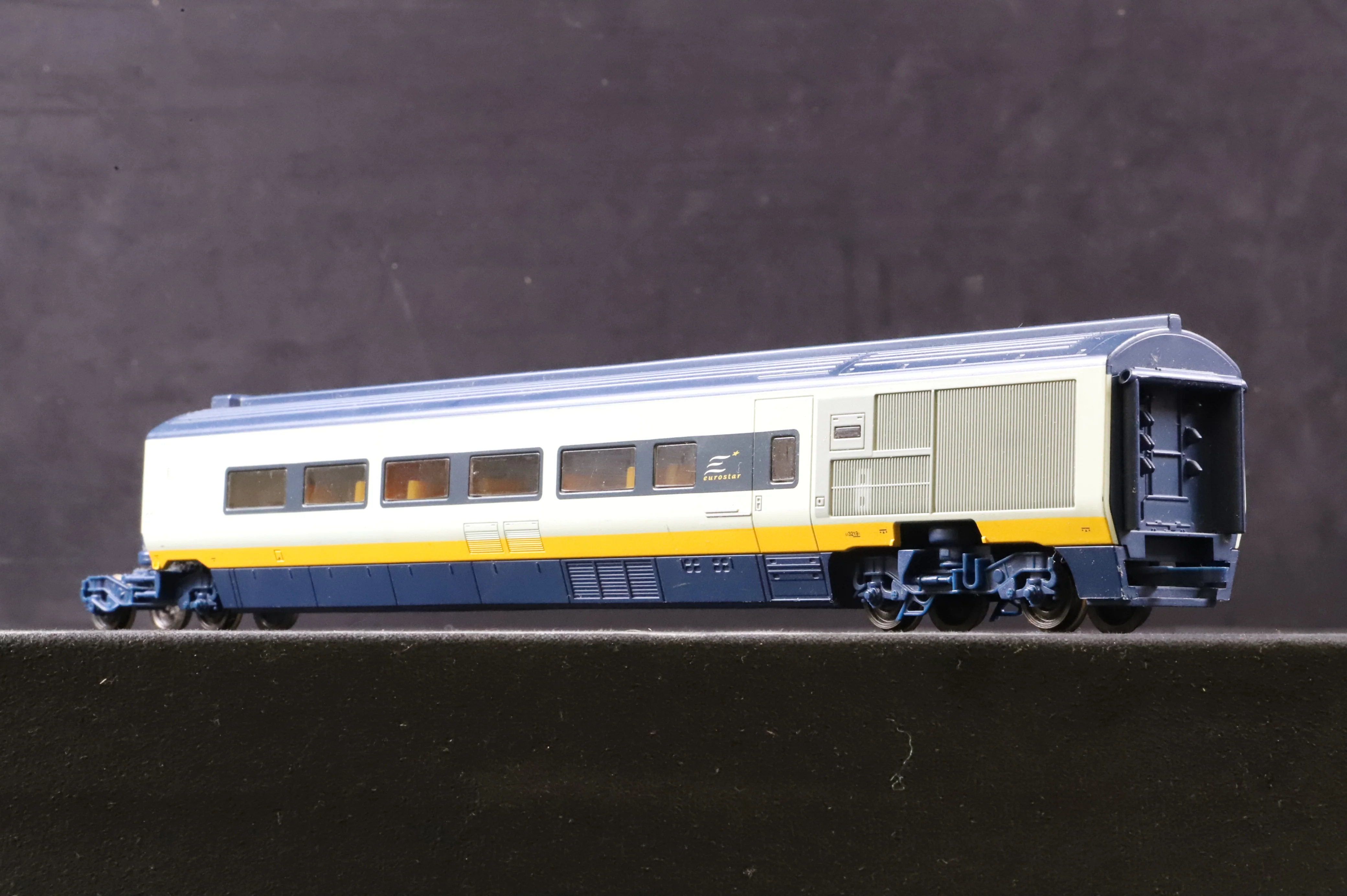 WORKSHOP Hornby OO R1013 Class 373 Eurostar 4 Car EMU - Image 8