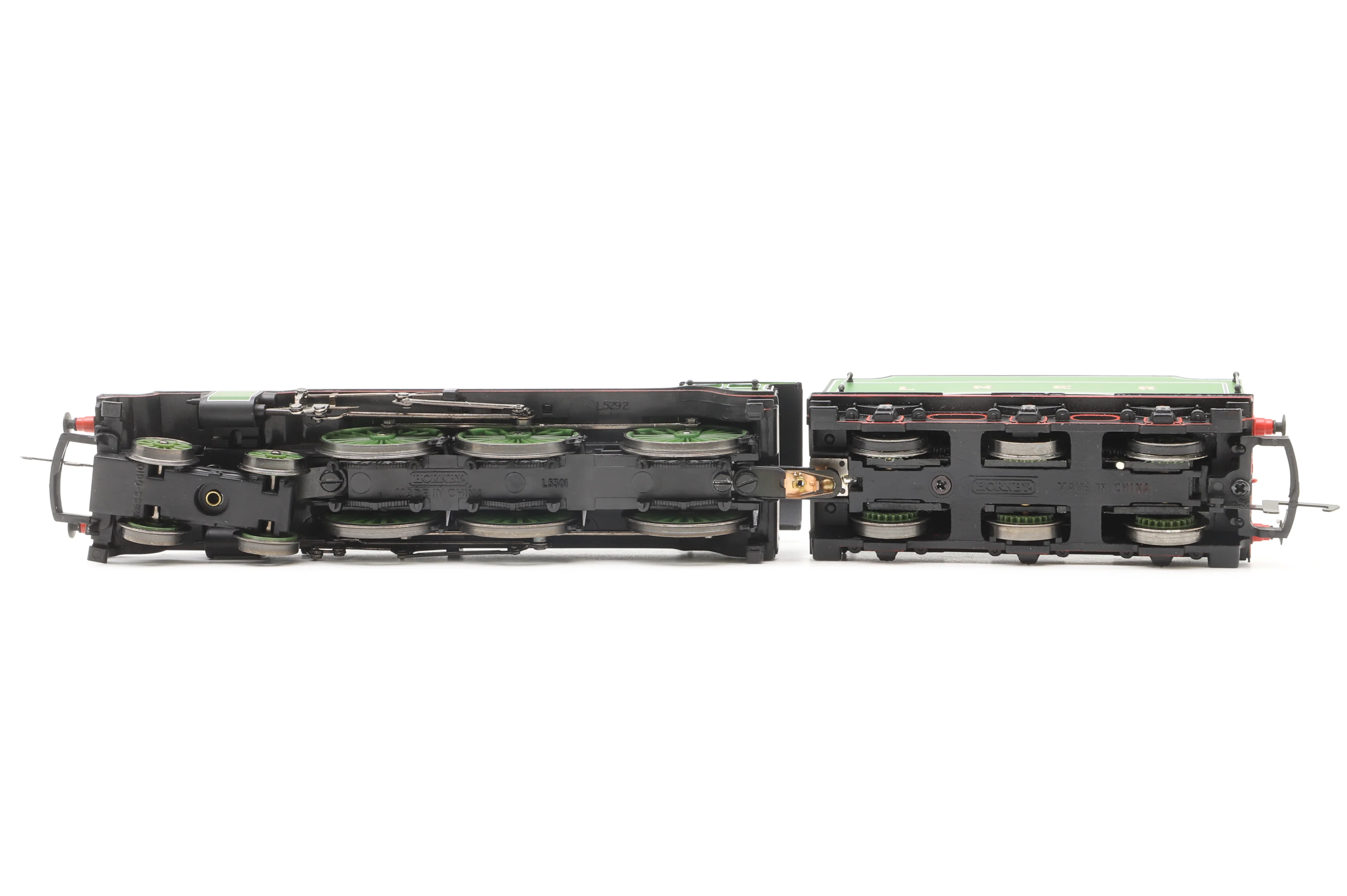 WORKSHOP Hornby OO R2185 Class B17/4 'Norwich City' in LNER Lined Green - Image 3