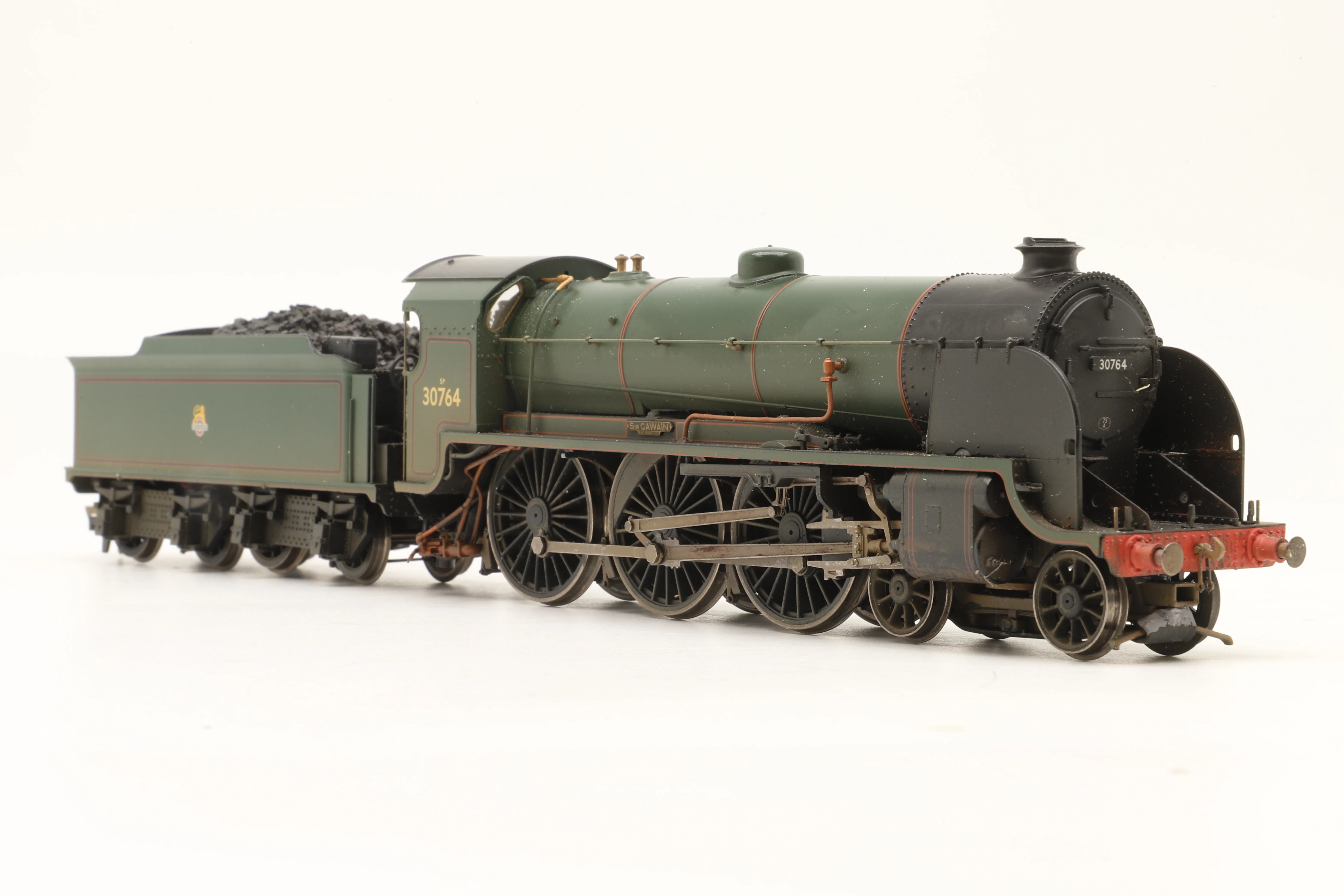 WORKSHOP Hornby OO R2581 Class N15 30764 'Sir Gawain' in Lined BR Green w/ Early Crests – DCC Sound & Weathered