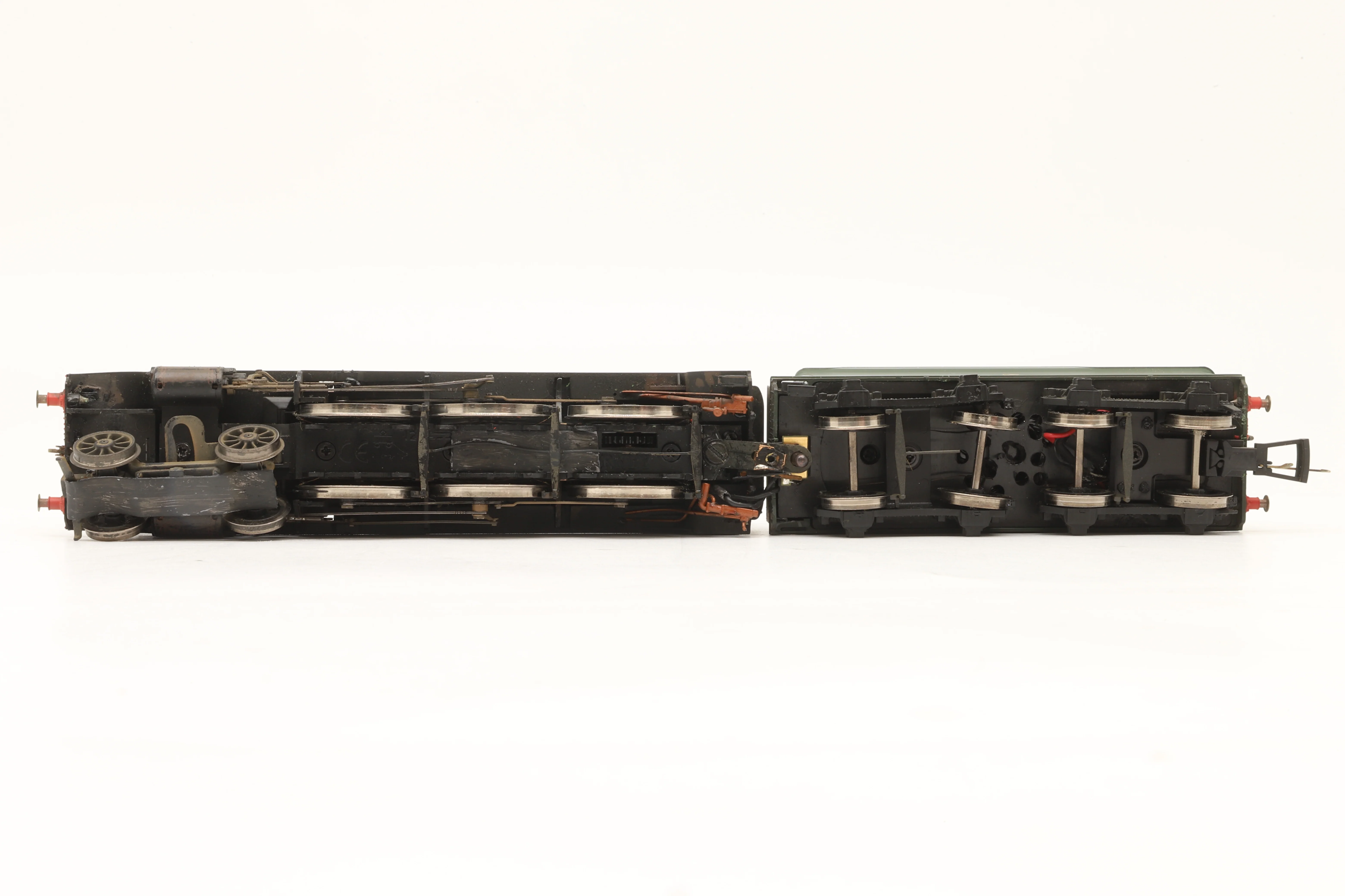 WORKSHOP Hornby OO R2581 Class N15 30764 'Sir Gawain' in Lined BR Green w/ Early Crests – DCC Sound & Weathered - Image 3